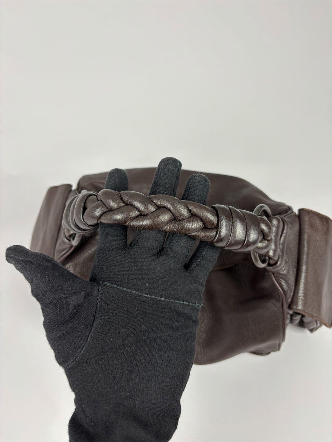 Bottega Veneta Intrecciato Cervo Leather Hobo Shoulder Bag in Dunkelbraun, Detailansicht 6