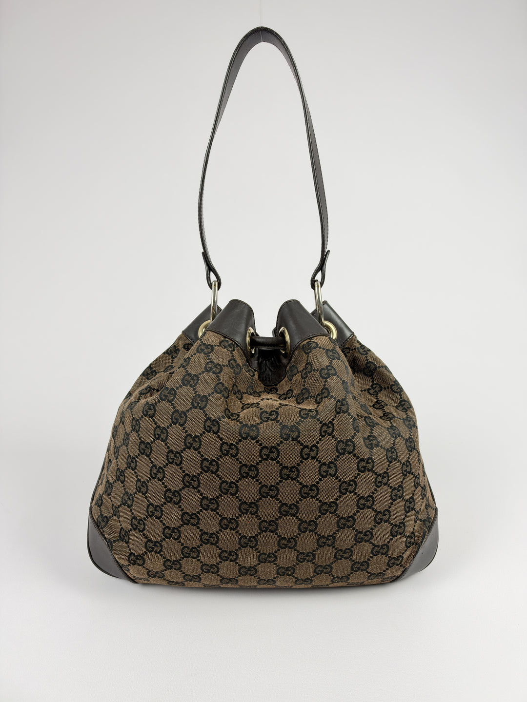 Gucci GG Canvas Drawstring Bucket Shoulder Bag in Braun/Schwarz, Detailansicht 3