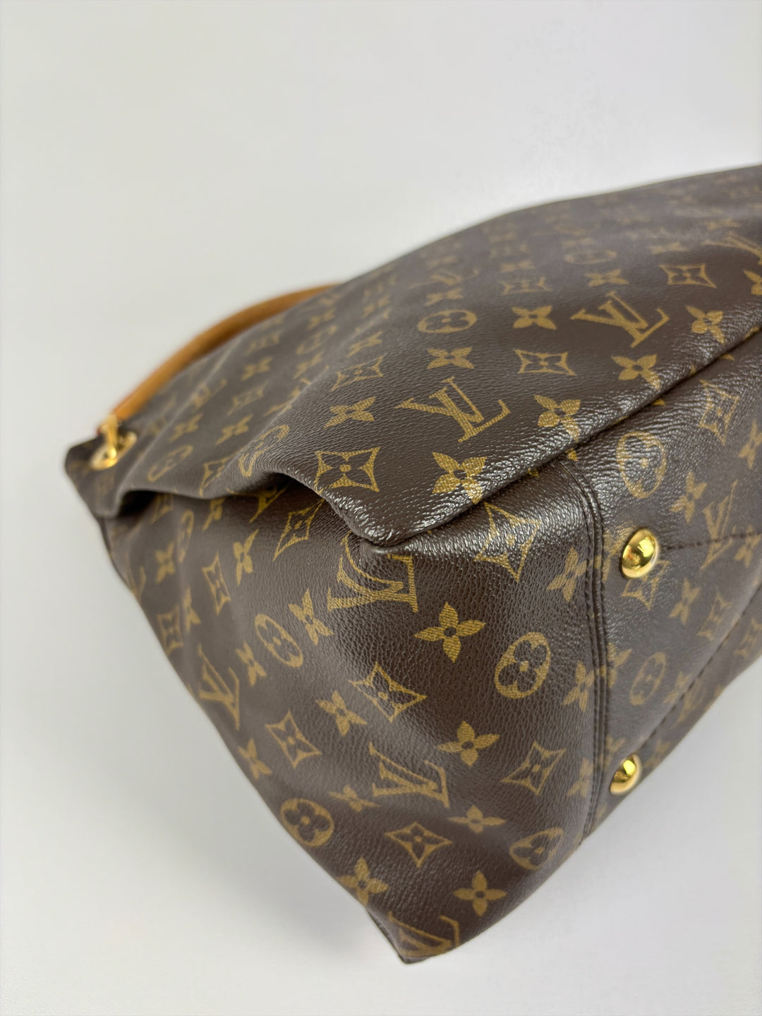 Louis Vuitton Monogram Artsy MM Shoulder Bag in Braun, Detailansicht 6