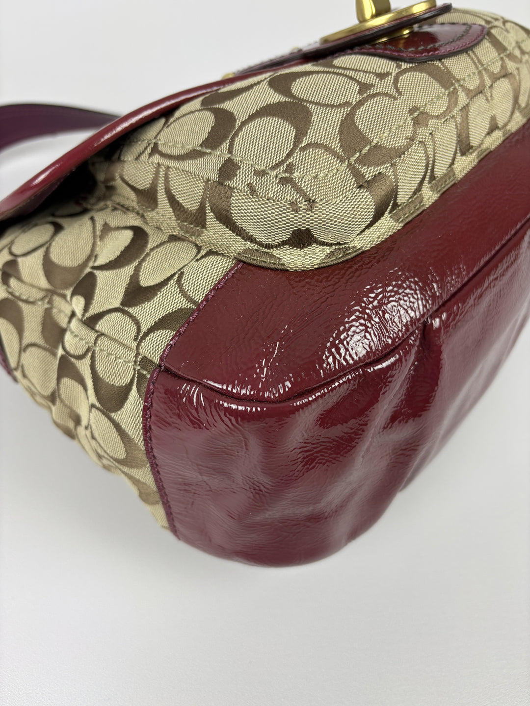 Coach Signature Turnlock Flap Shoulder Bag in Khaki/Braun, Detailansicht 6