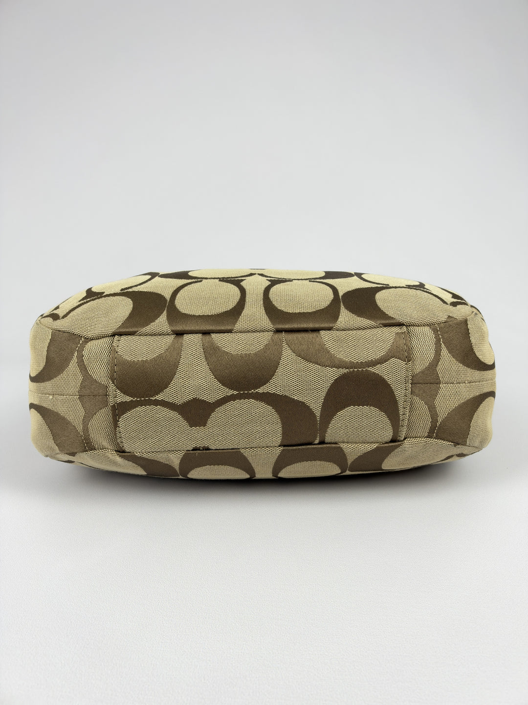 Coach Signature Triple Compartment Hobo Shoulder Bag in Khaki/Braun, Detailansicht 6