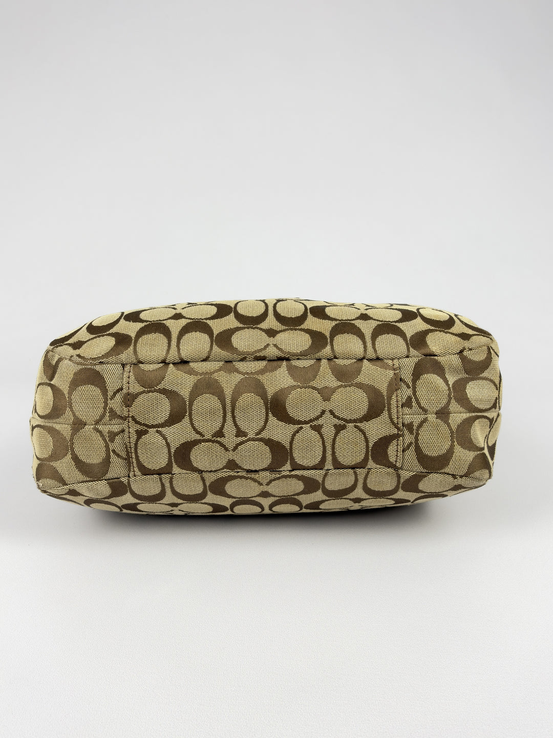Coach Soho Signature Buckle Hobo Shoulder Bag in Khaki/Braun, Detailansicht 6
