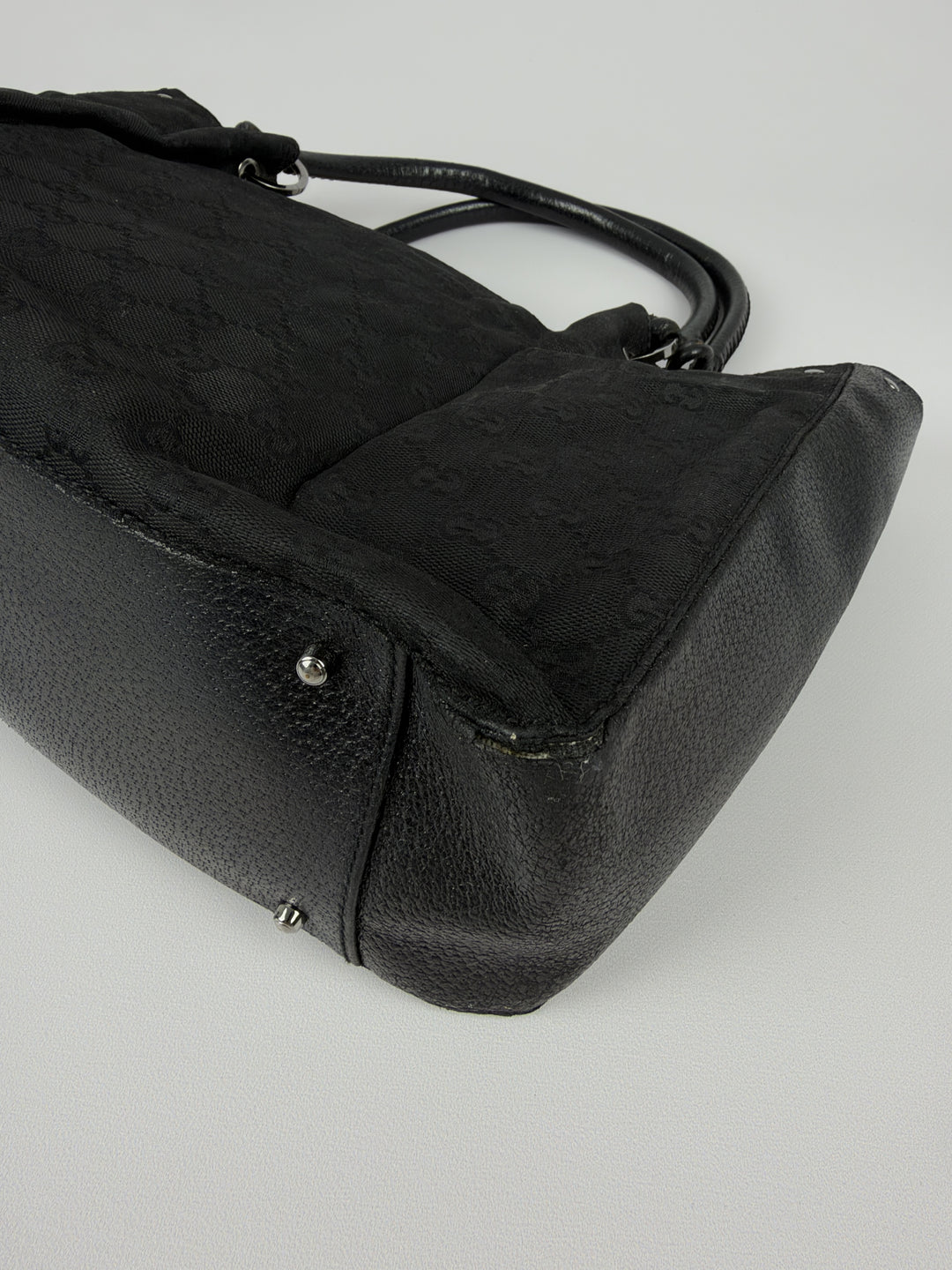Gucci GG Canvas Leather Trim Tote in Schwarz, Detailansicht 7