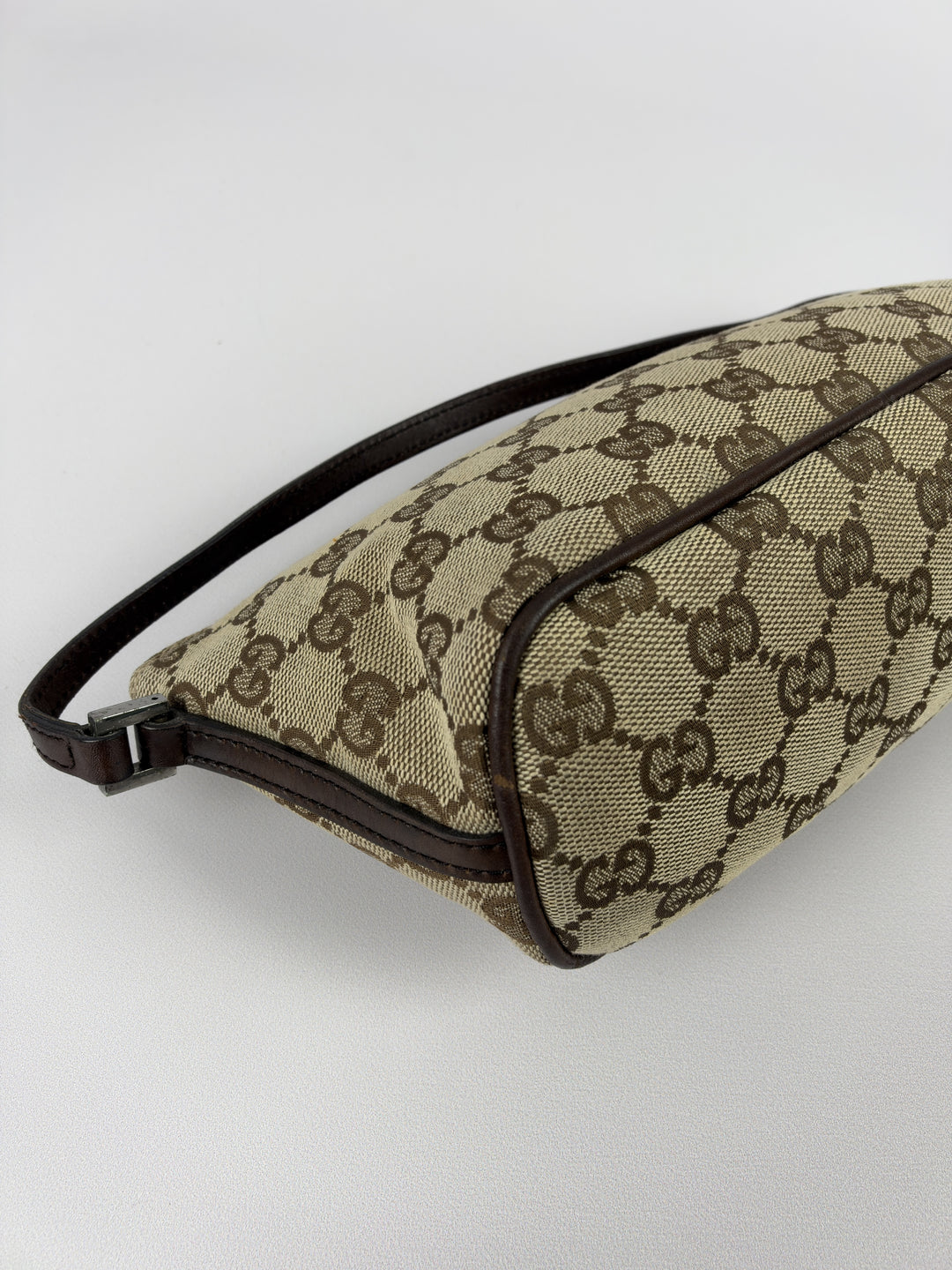 Gucci GG Canvas Boat Pochette in Beige/Braun, Detailansicht 7