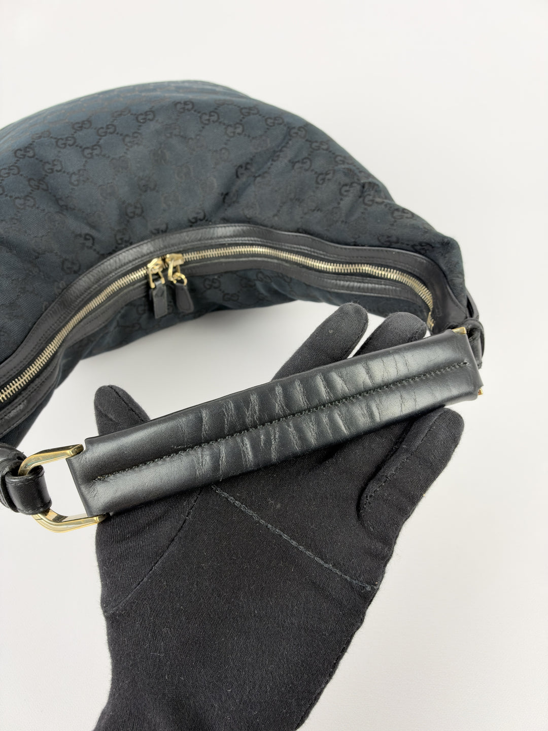 Gucci GG Canvas Hobo Shoulder Bag in Schwarz, Detailansicht 7