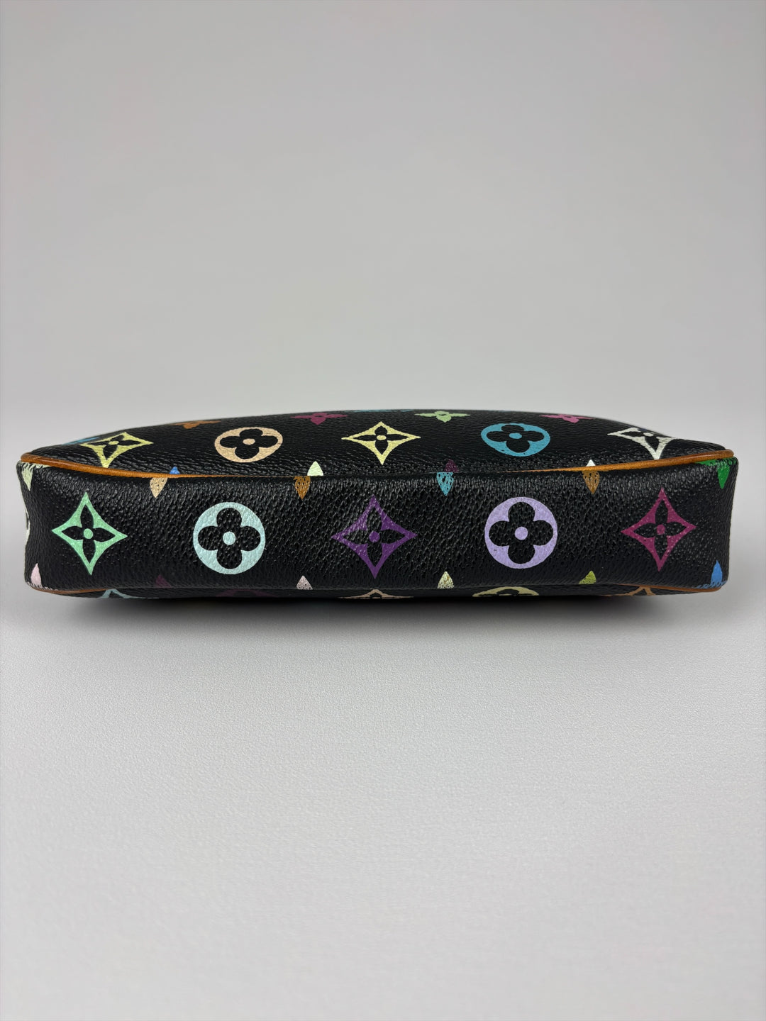 Louis Vuitton Monogram Multicolore Pochette Accessoires Shoulder Bag in Schwarz, Detailansicht 7