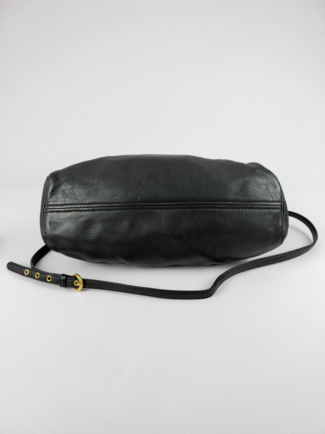 Miu Miu Cervo Shine Leather Shopping Tote Shoulder Bag in Schwarz, Detailansicht 7