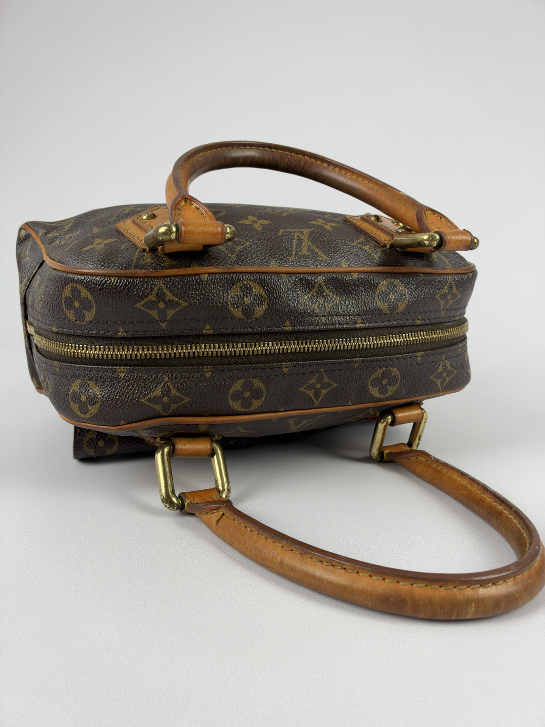 Louis Vuitton Monogram Manhattan PM in Braun, Detailansicht 7
