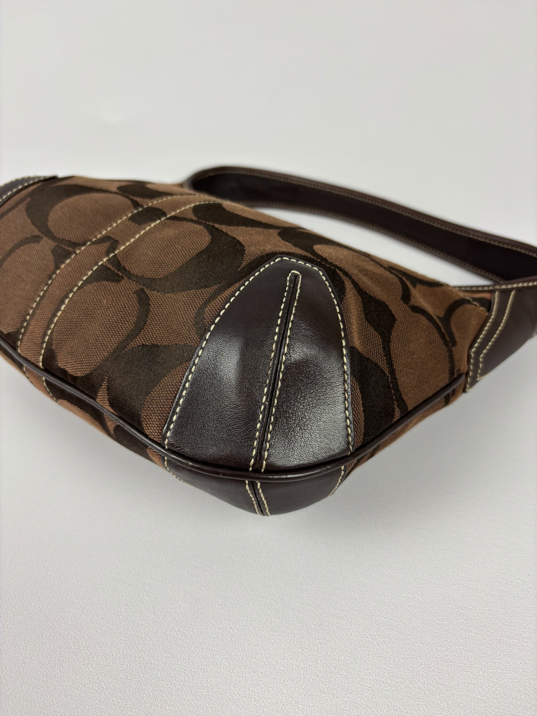 Coach Signature Ergo Hobo Shoulder Bag in Braun, Detailansicht 7