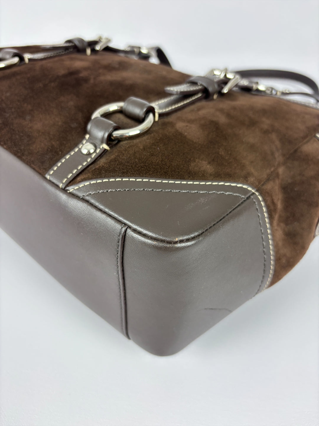 Coach Gallery Suede Tote Shoulder Bag in Dunkelbraun, Detailansicht 7