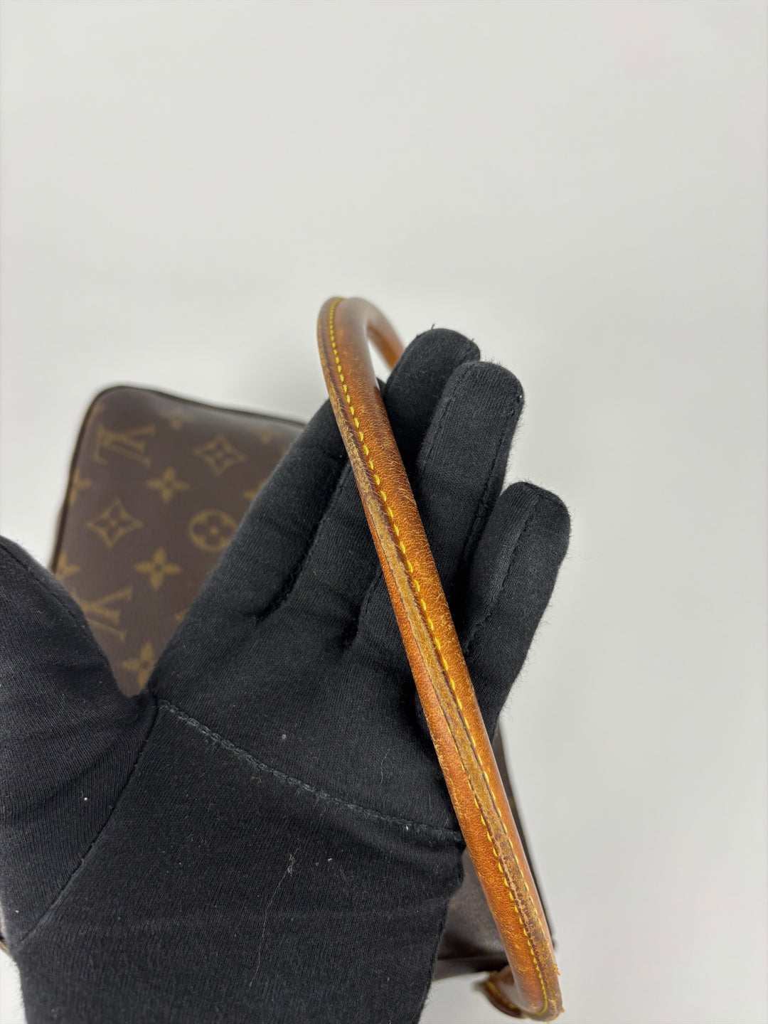 Louis Vuitton Monogram Looping PM Shoulder Bag in Braun, Detailansicht 7