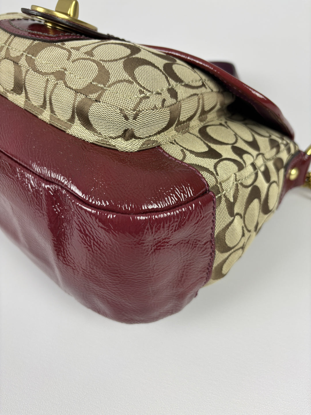 Coach Signature Turnlock Flap Shoulder Bag in Khaki/Braun, Detailansicht 7