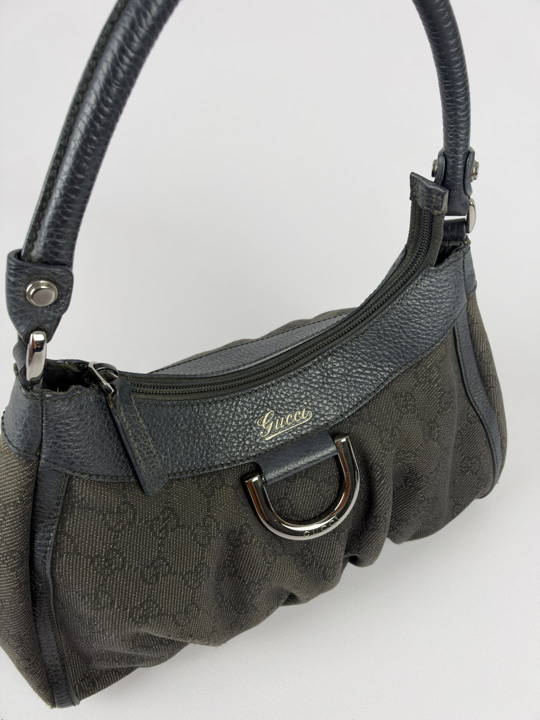 Gucci Abbey D-Ring Small Hobo Shoulder Bag in Anthrazit/Dunkelgrau, Detailansicht 7
