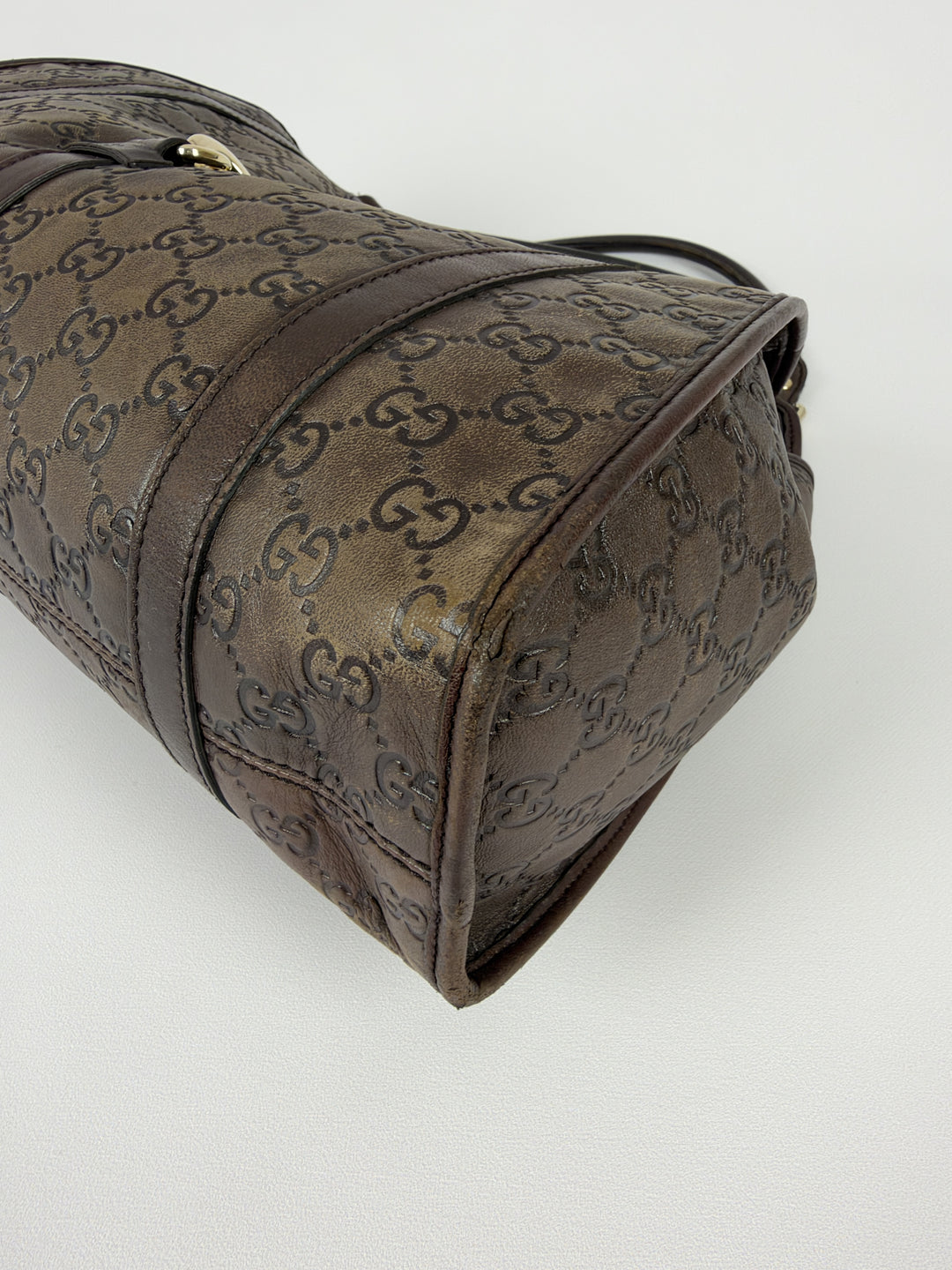 Gucci Guccissima Leather Bardot Hobo Shoulder Bag in Braun, Detailansicht 7