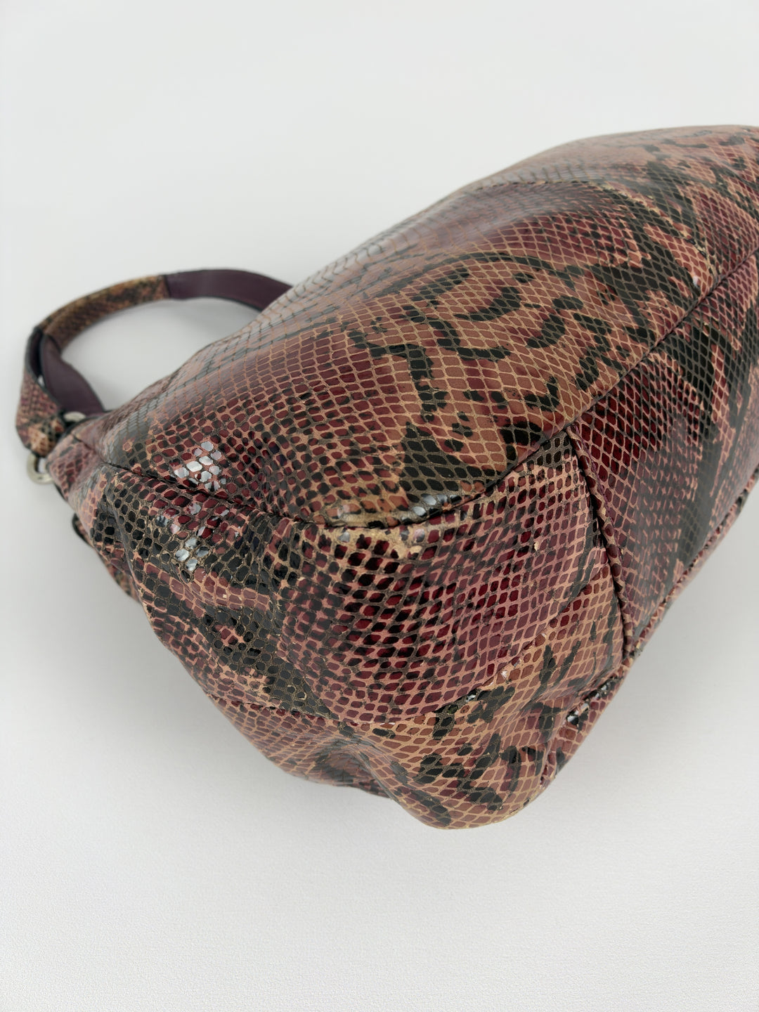 Coach Soho Snakeskin Embossed Leather Buckle Hobo Shoulder Bag in Altrosa, Detailansicht 8