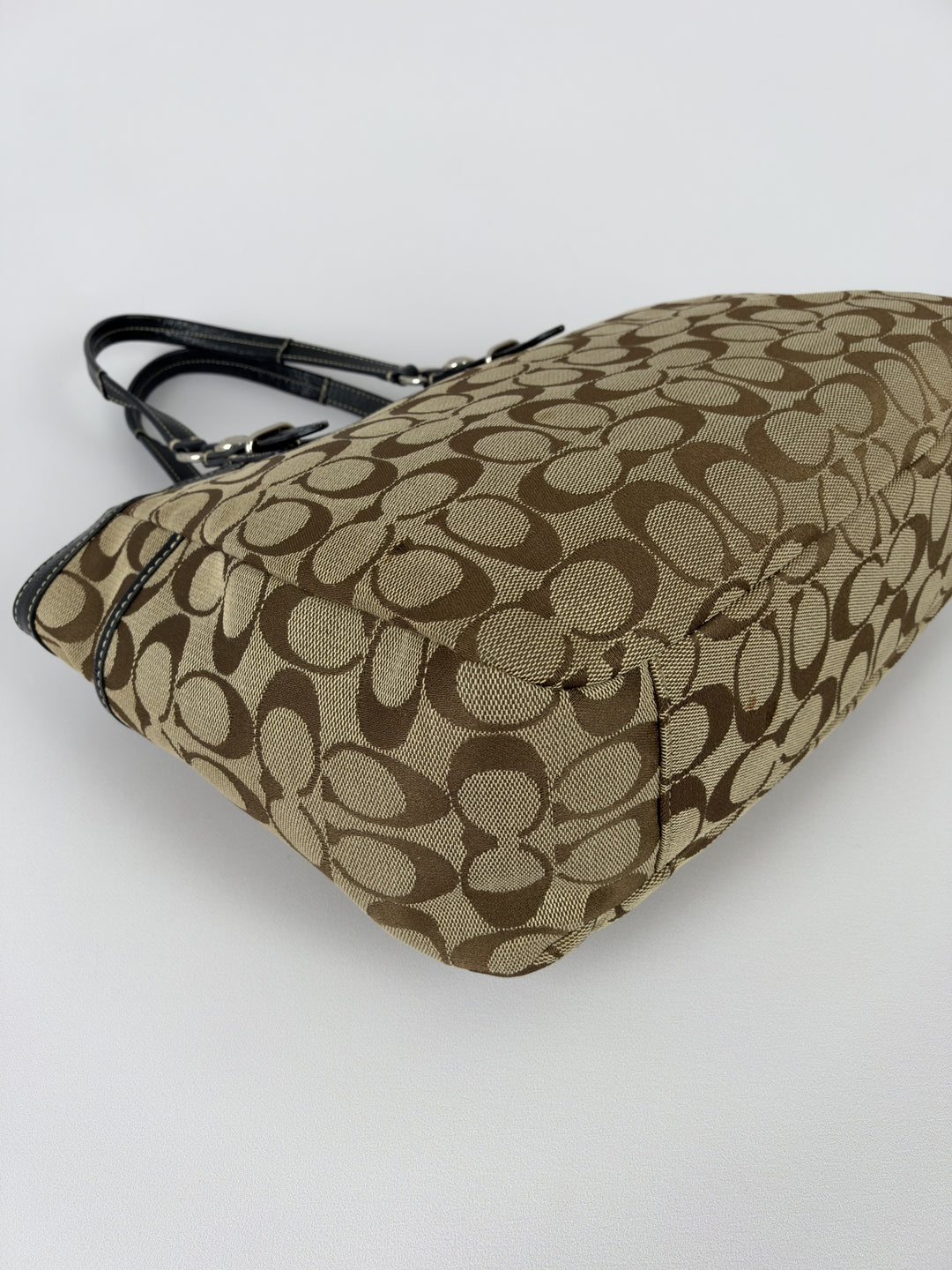 Coach Gallery Signature Tote Shoulder Bag in Khaki/Braun, Detailansicht 8