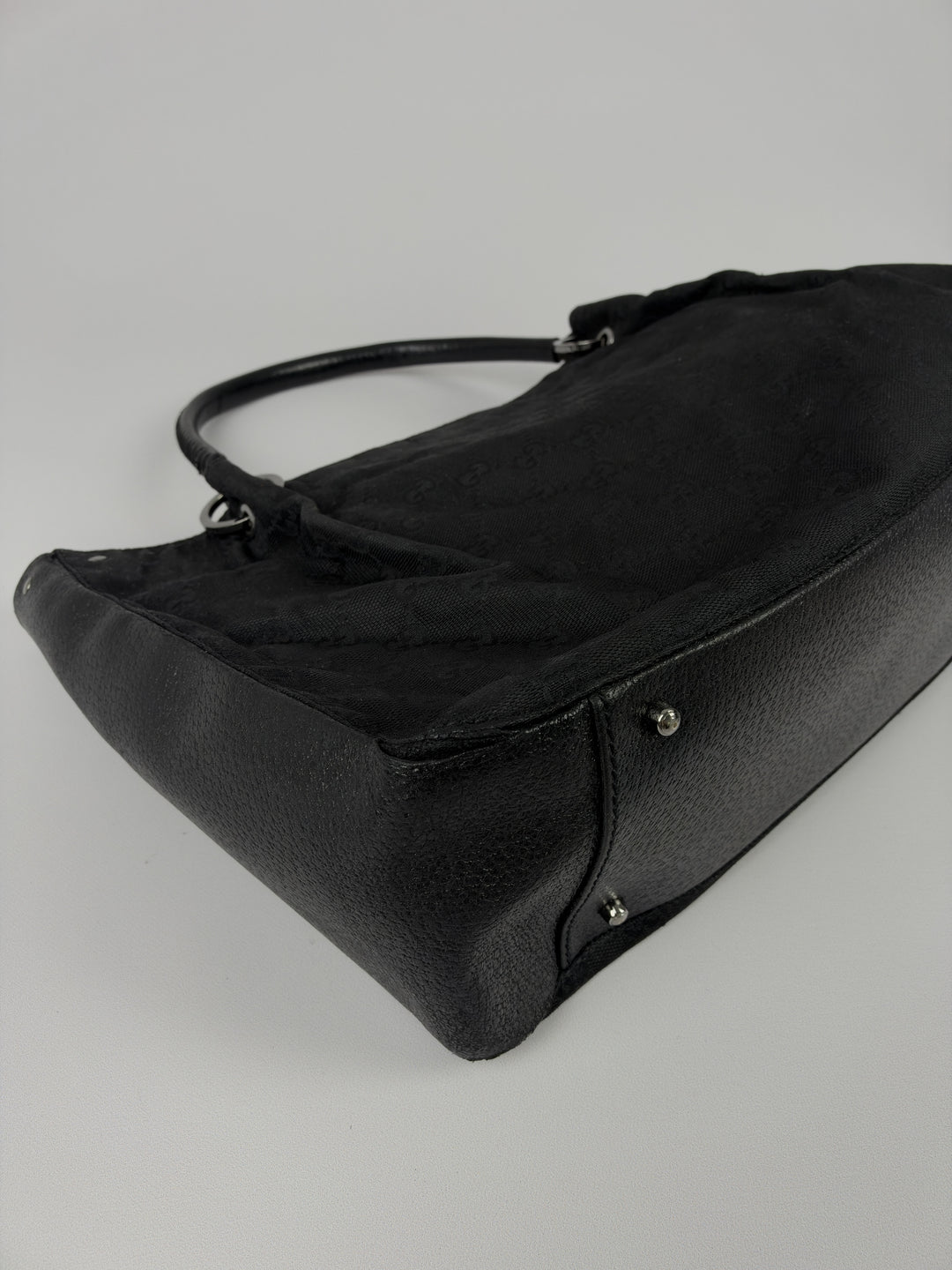 Gucci GG Canvas Leather Trim Tote in Schwarz, Detailansicht 8