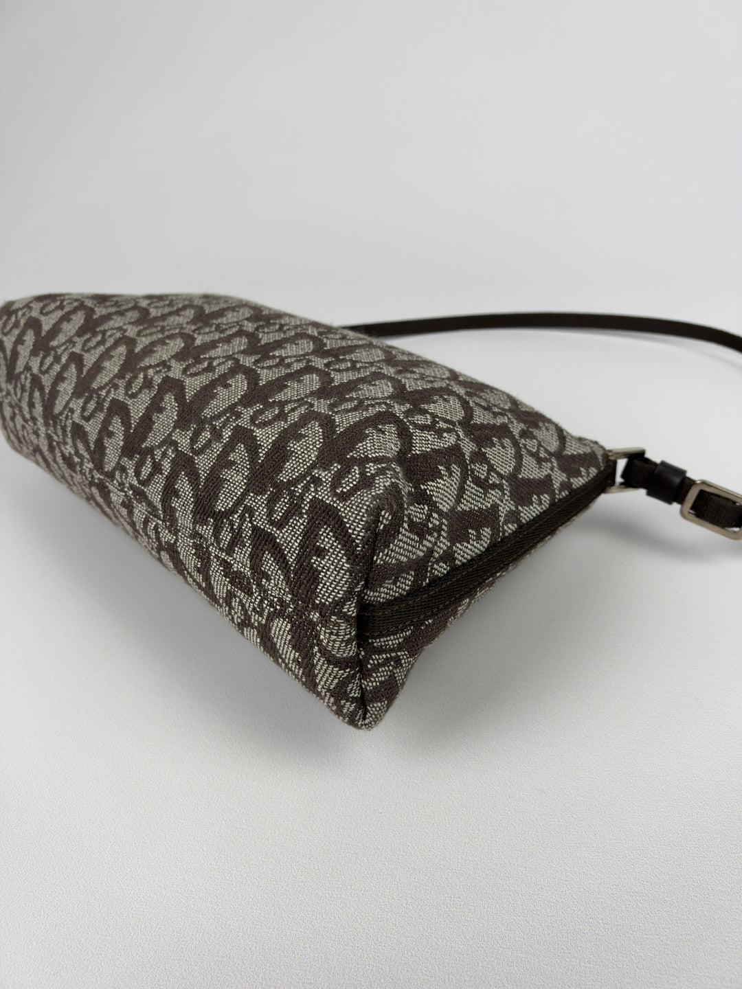Dior Trotter Canvas Pochette Shoulder Bag in Braun/Beige, Detailansicht 8