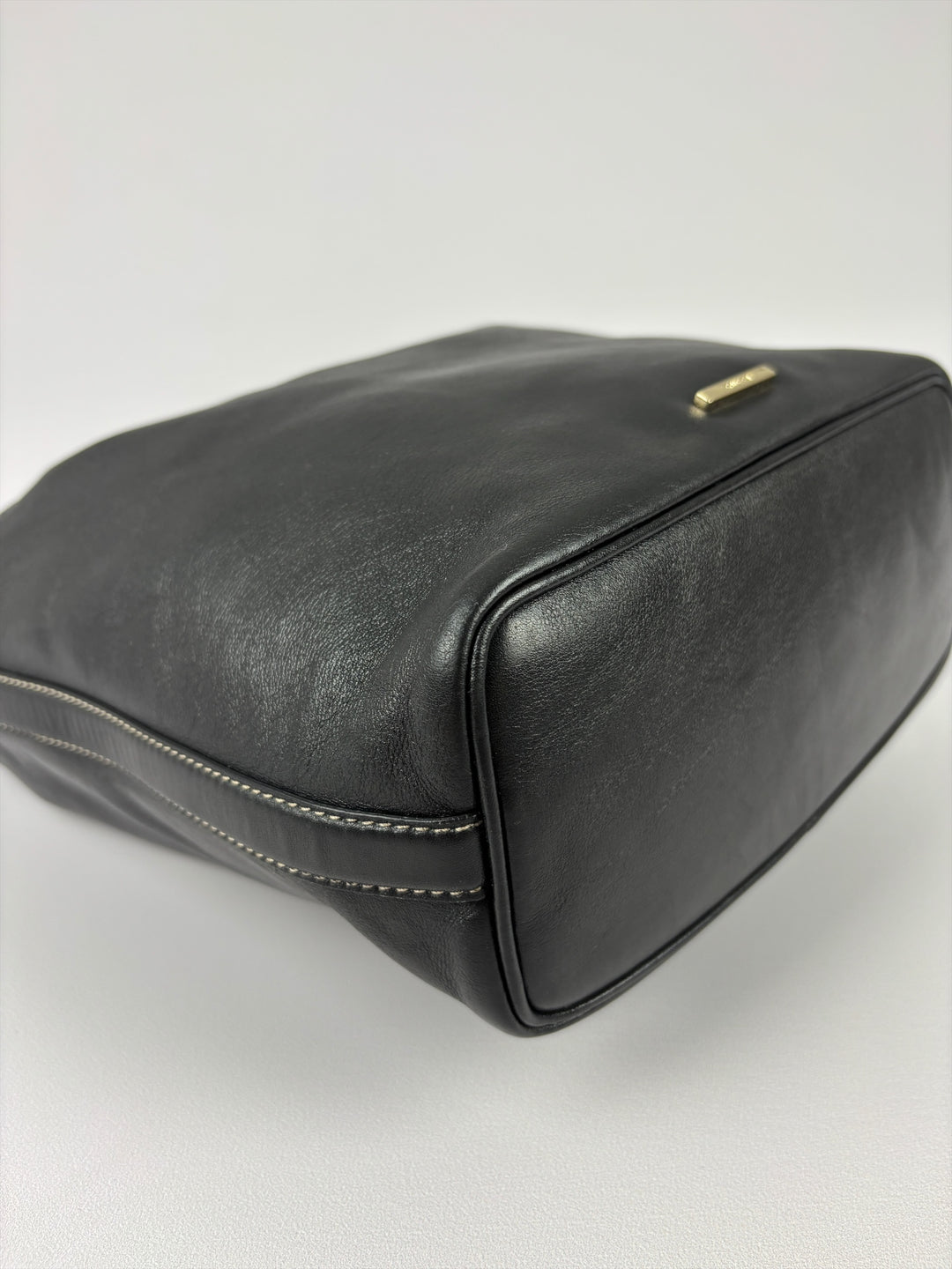 Gucci Leather V Hobo Shoulder Bag in Schwarz, Detailansicht 8