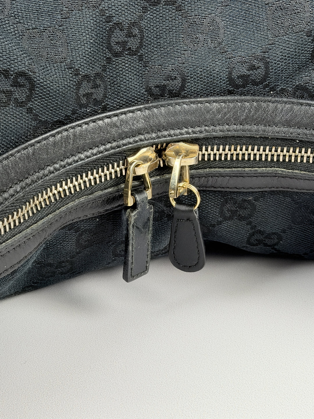 Gucci GG Canvas Hobo Shoulder Bag in Schwarz, Detailansicht 8