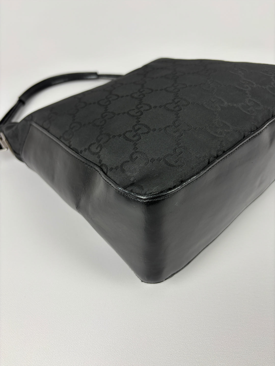 Gucci GG Nylon Hobo Shoulder Bag in Schwarz, Detailansicht 8