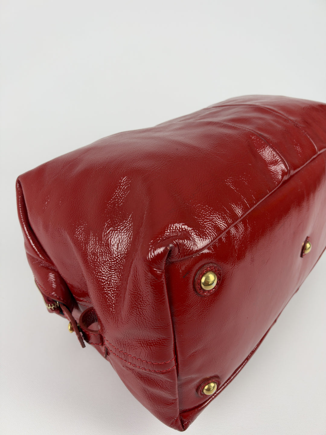 Yves Saint Laurent Easy Y Patent Leather Bag in Rot, Detailansicht 8
