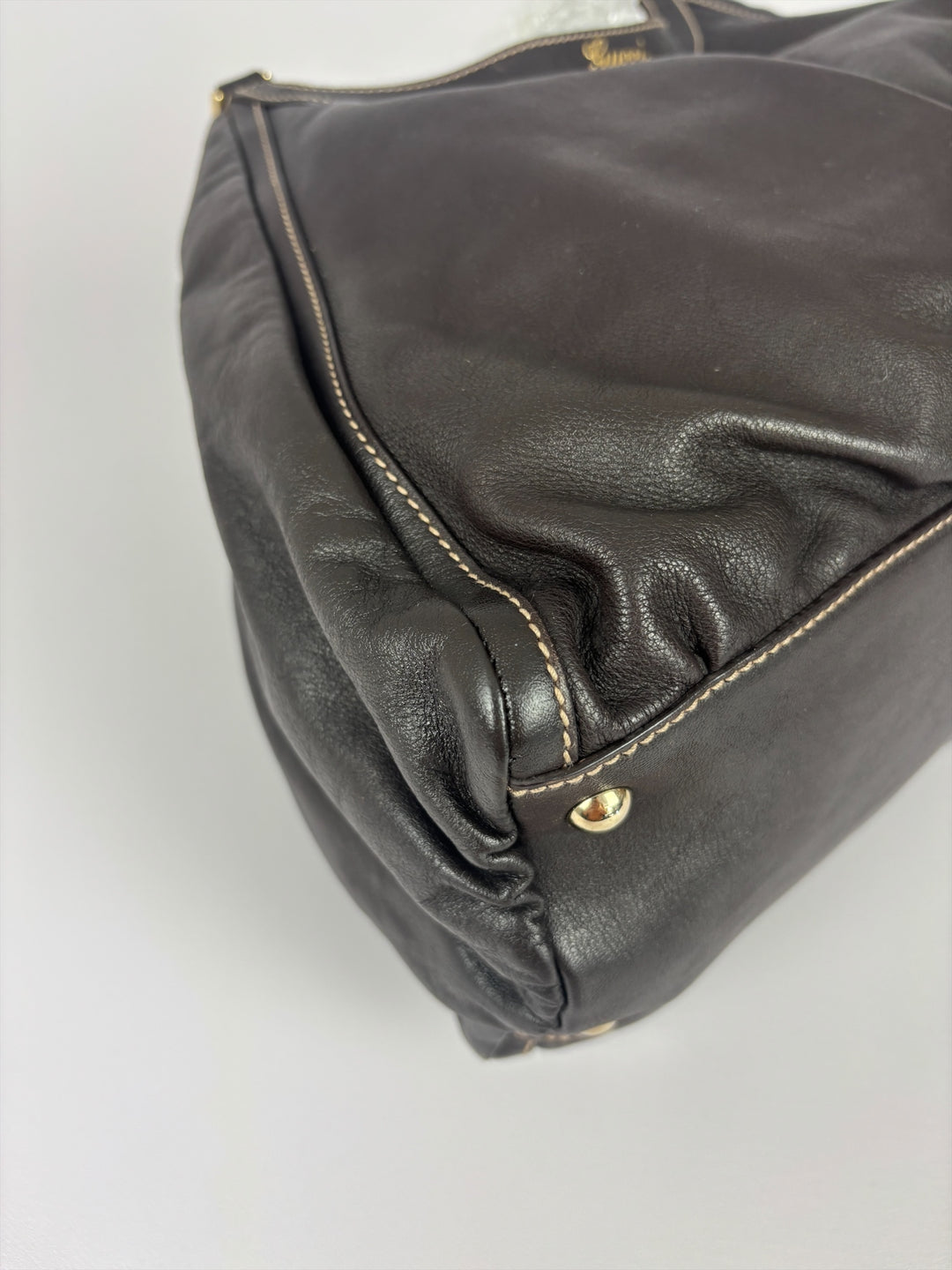 Gucci Abbey D-Ring Leather Hobo Shoulder Bag in Dunkelbraun, Detailansicht 8