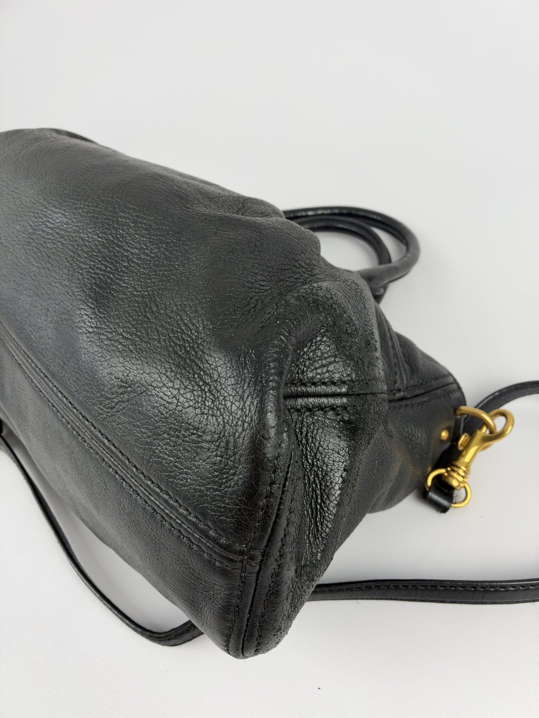 Miu Miu Cervo Shine Leather Shopping Tote Shoulder Bag in Schwarz, Detailansicht 8