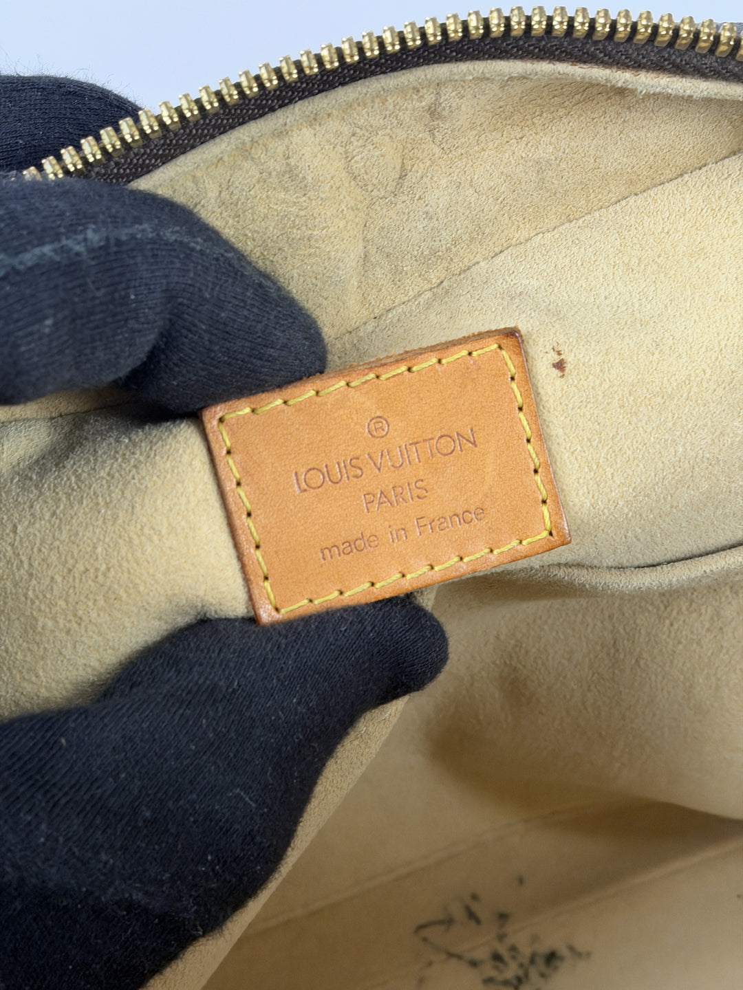 Louis Vuitton Monogram Manhattan PM in Braun, Detailansicht 8