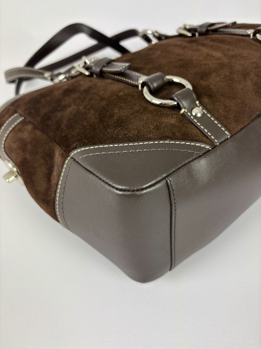 Coach Gallery Suede Tote Shoulder Bag in Dunkelbraun, Detailansicht 8