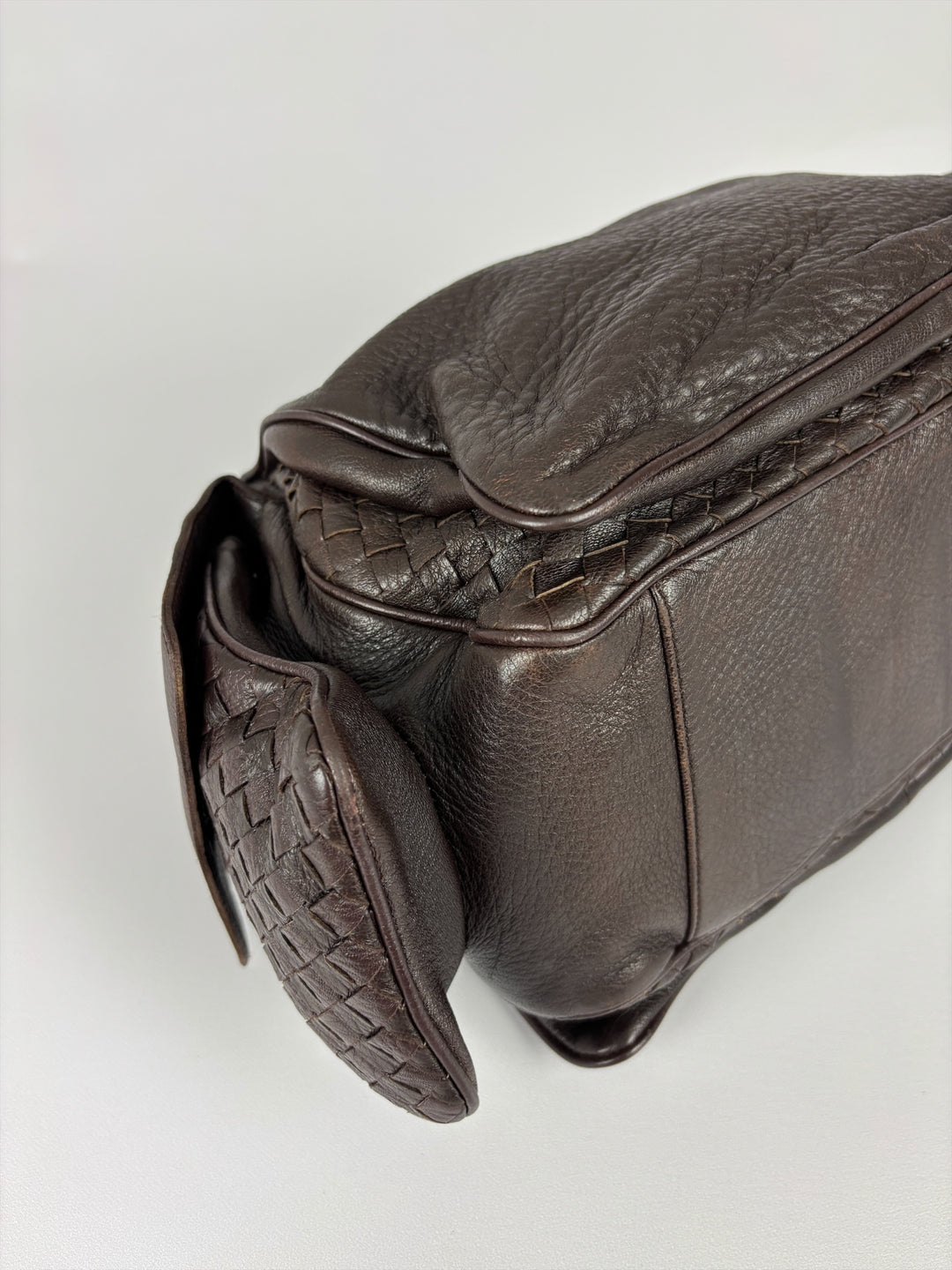 Bottega Veneta Intrecciato Cervo Leather Hobo Shoulder Bag in Dunkelbraun, Detailansicht 8
