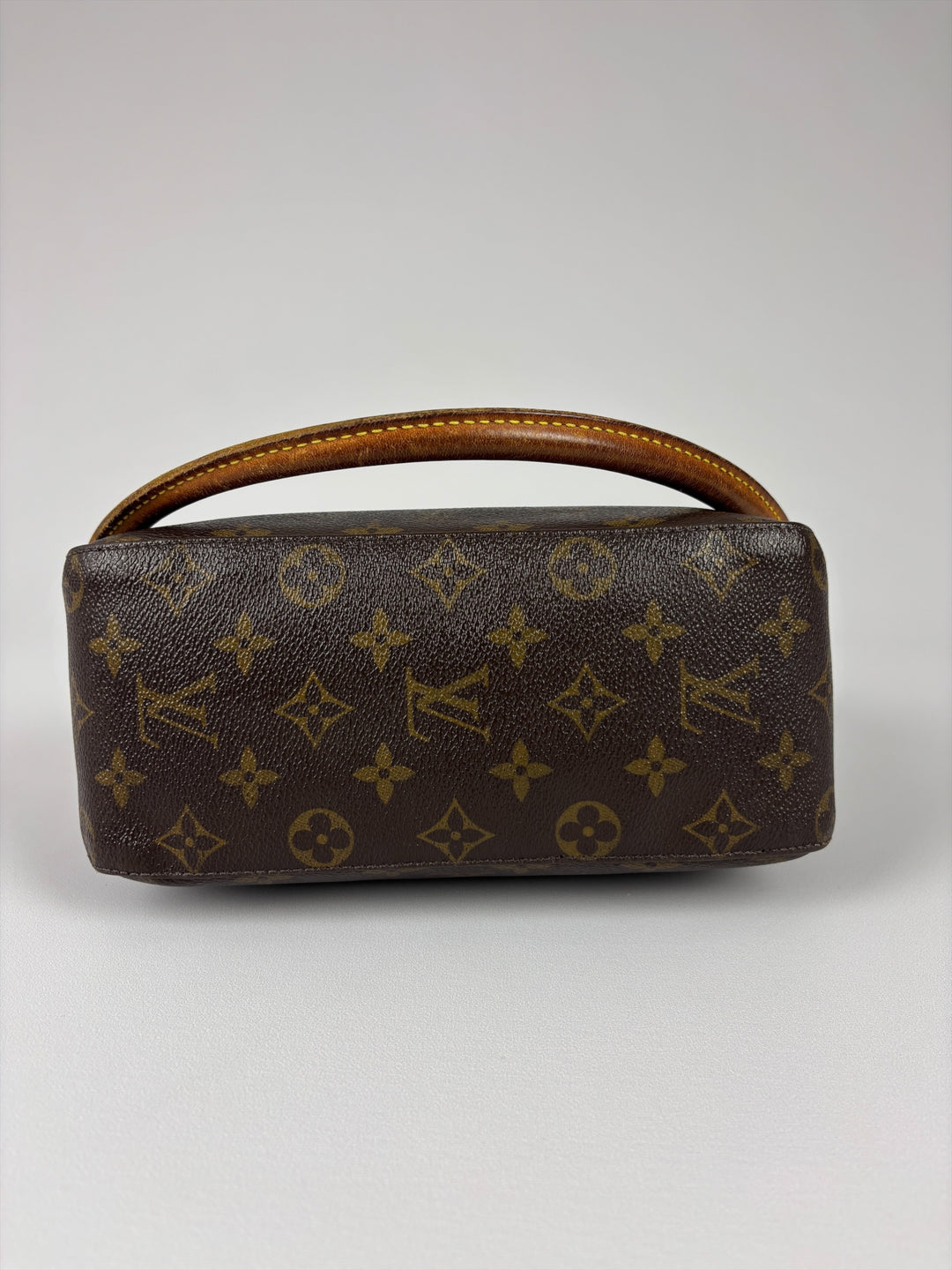 Louis Vuitton Monogram Looping PM Shoulder Bag in Braun, Detailansicht 8