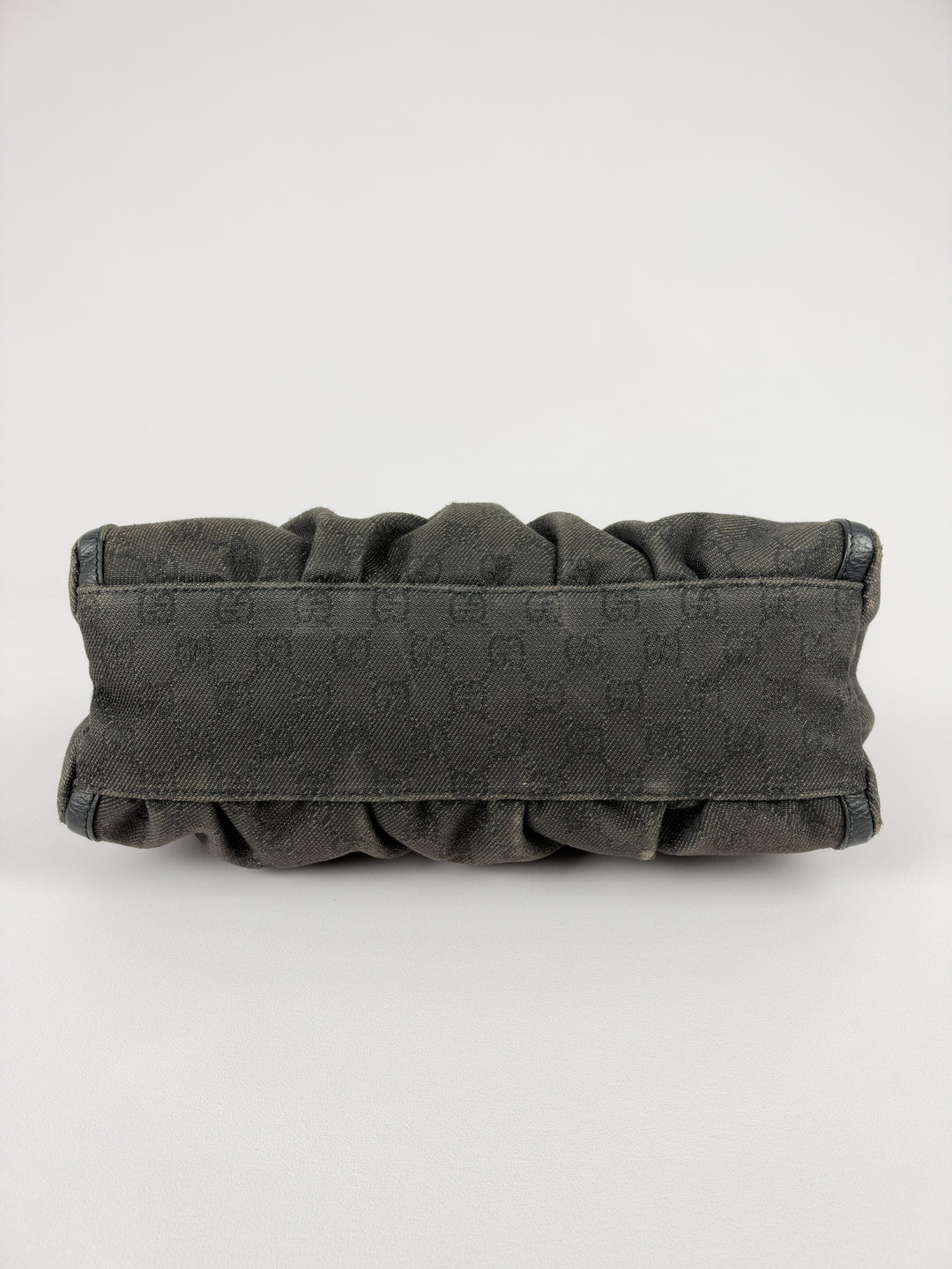 Gucci Abbey D-Ring Small Hobo Shoulder Bag in Anthrazit/Dunkelgrau, Detailansicht 8