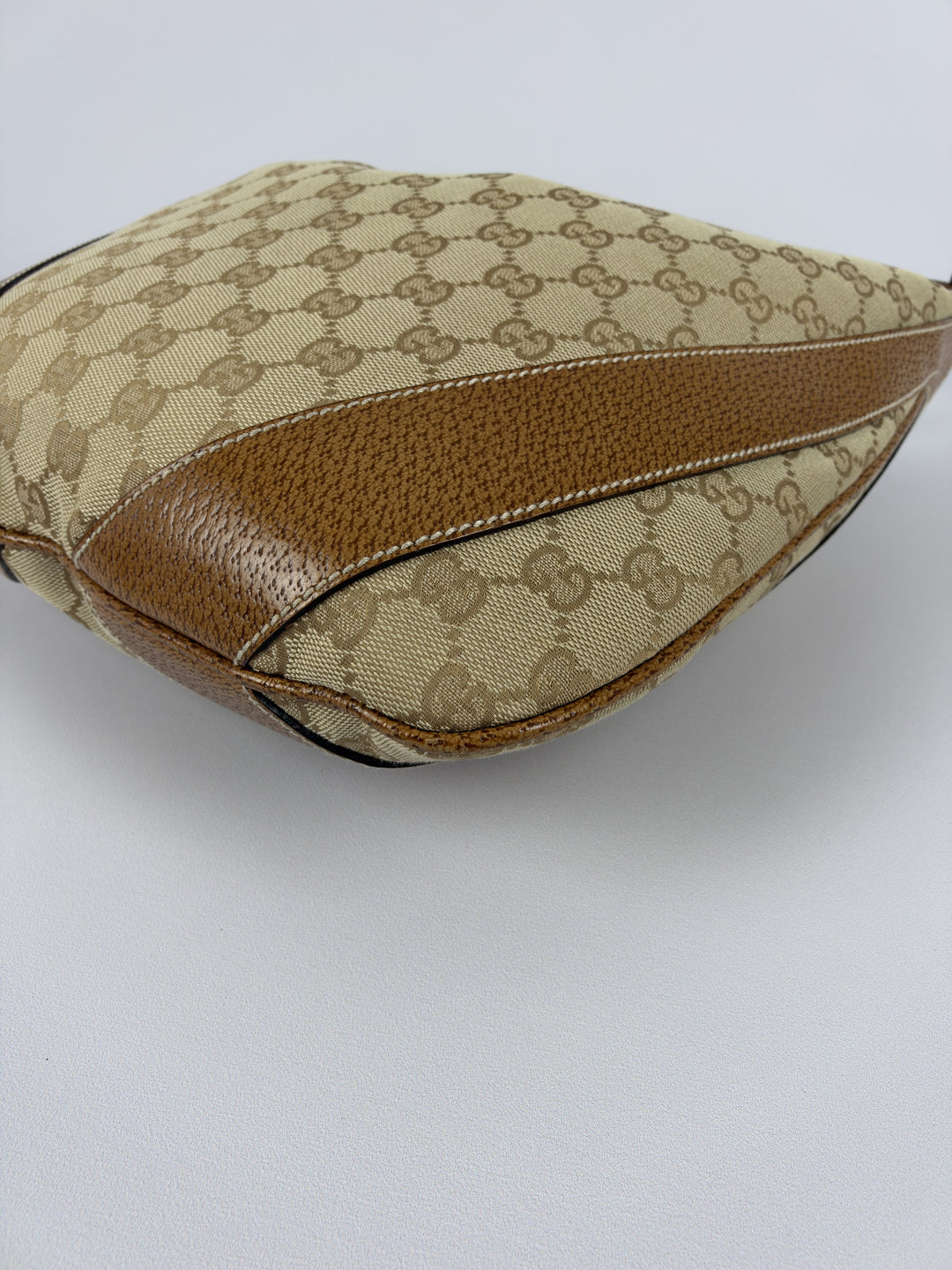 Gucci GG Canvas Small Hobo Shoulder Bag in Beige/Ebenholz, Detailansicht 8