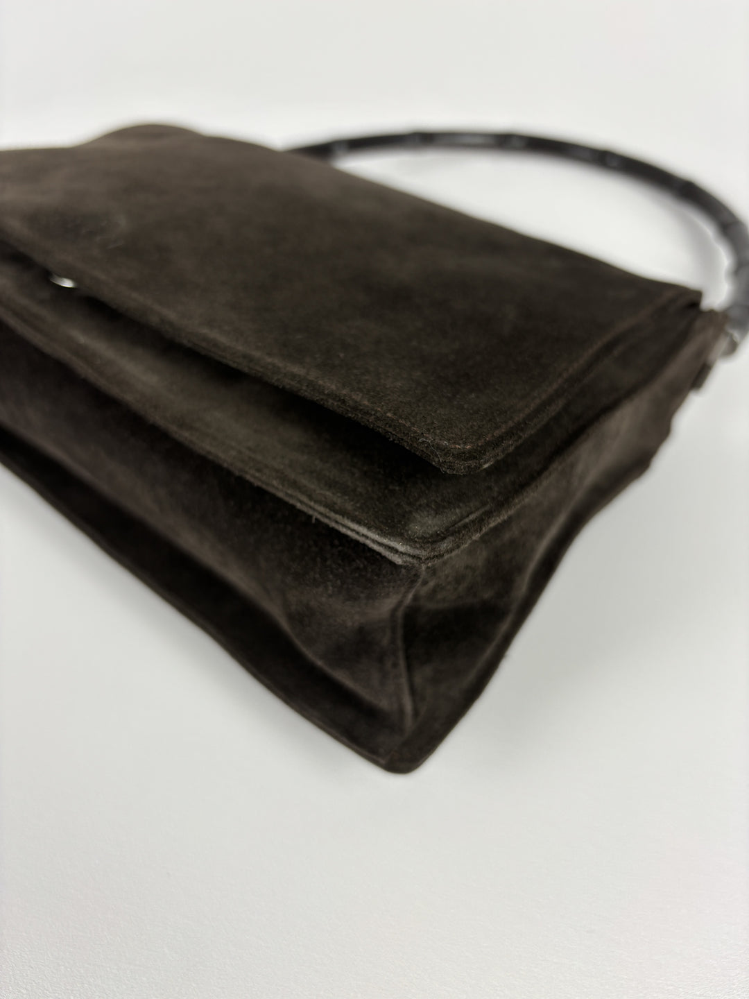 Gucci Bamboo Suede Flap Shoulder Bag in Dunkelbraun, Detailansicht 8