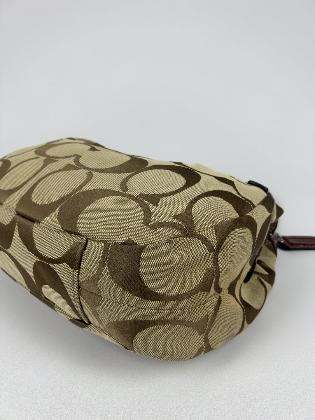 Coach Signature Triple Compartment Hobo Shoulder Bag in Khaki/Braun, Detailansicht 8