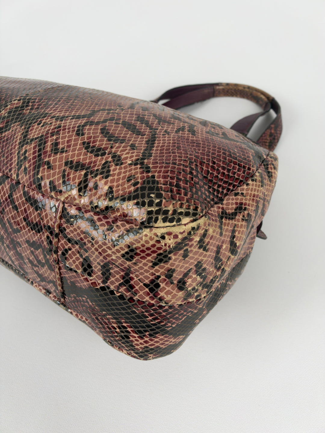Coach Soho Snakeskin Embossed Leather Buckle Hobo Shoulder Bag in Altrosa, Detailansicht 9