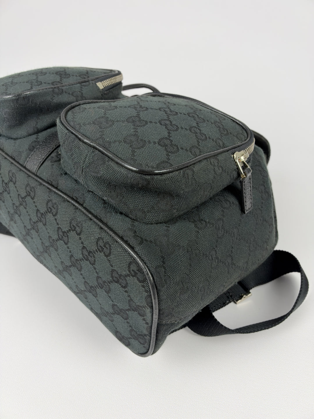 Gucci GG Canvas Jackie Backpack in Schwarz, Detailansicht 9