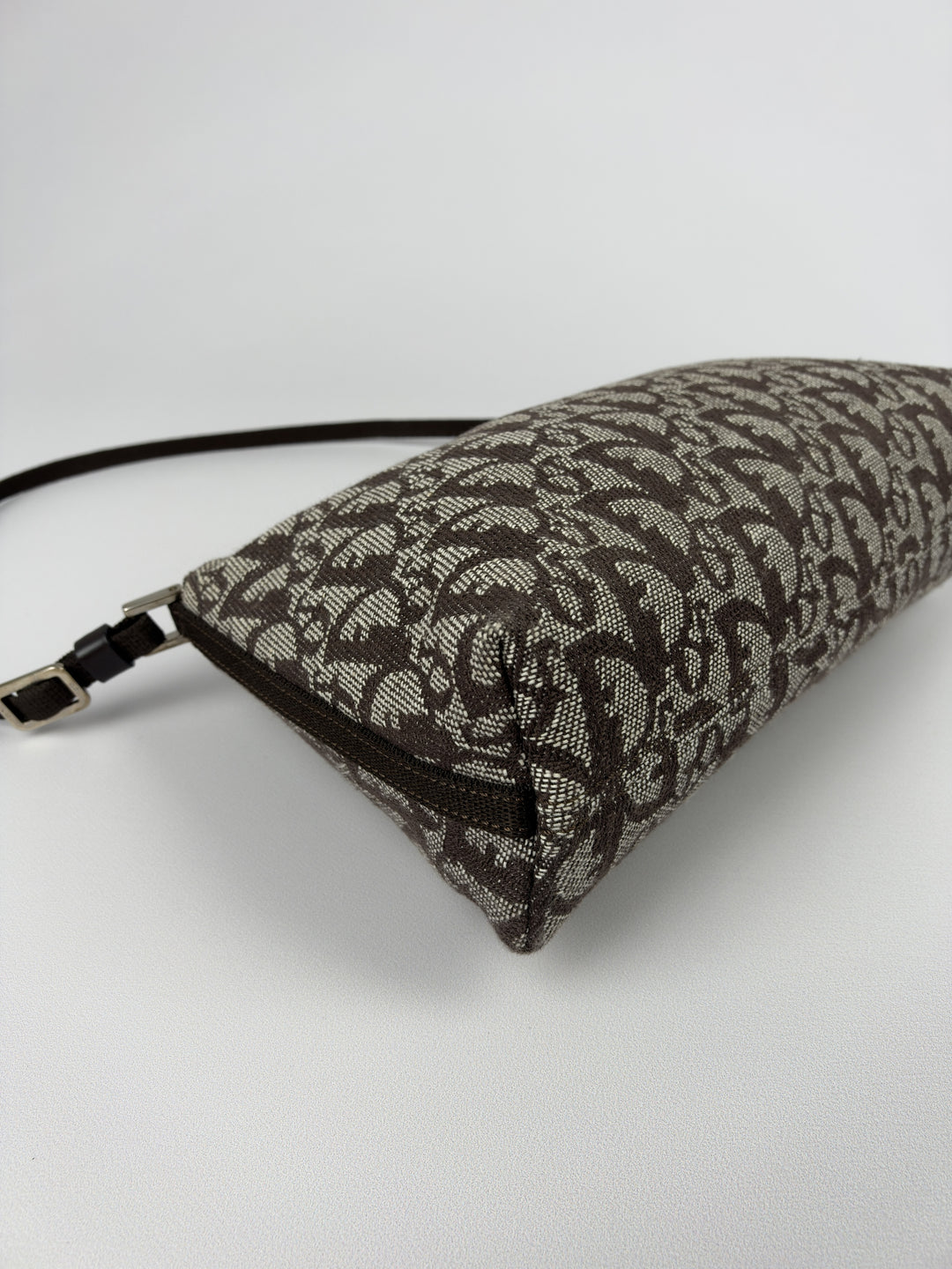 Dior Trotter Canvas Pochette Shoulder Bag in Braun/Beige, Detailansicht 9