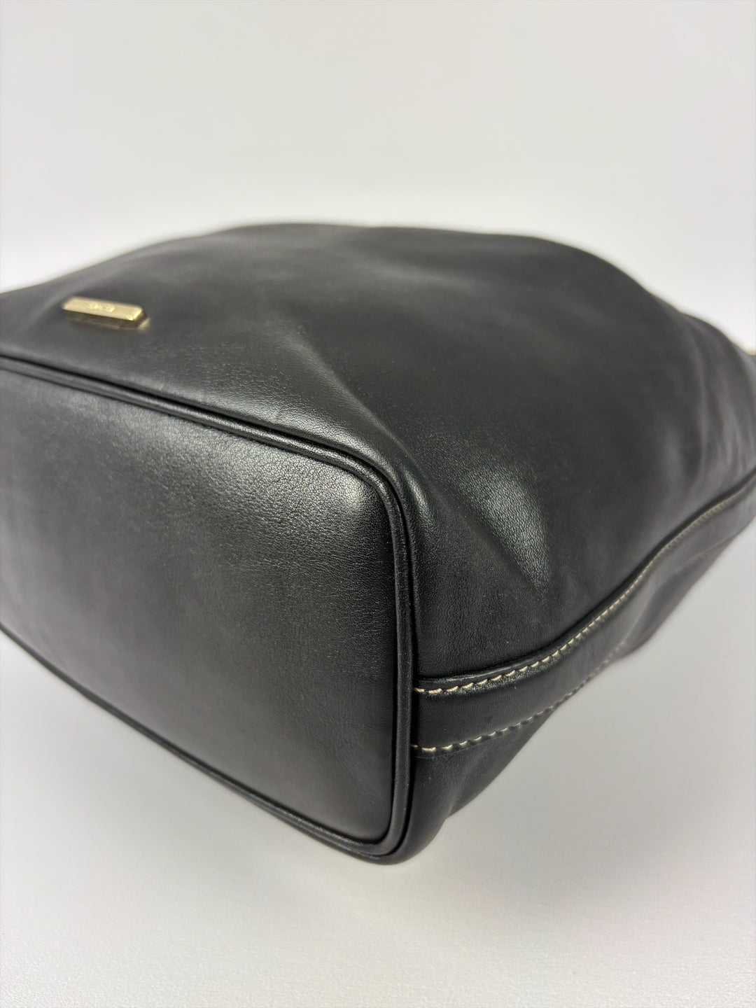 Gucci Leather V Hobo Shoulder Bag in Schwarz, Detailansicht 9