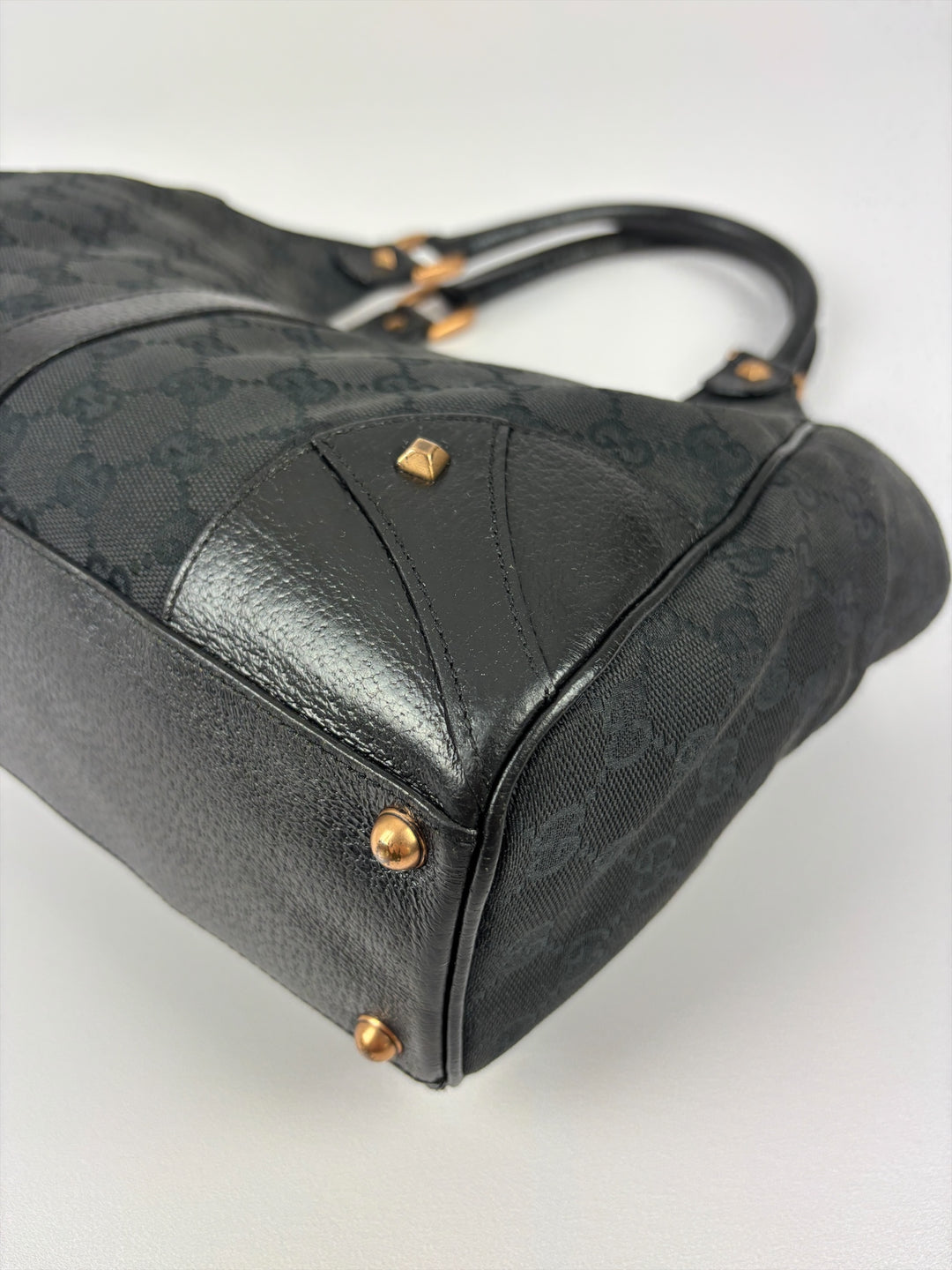 Gucci GG Canvas Jackie Bardot Hobo Shoulder Bag in Schwarz, Detailansicht 9