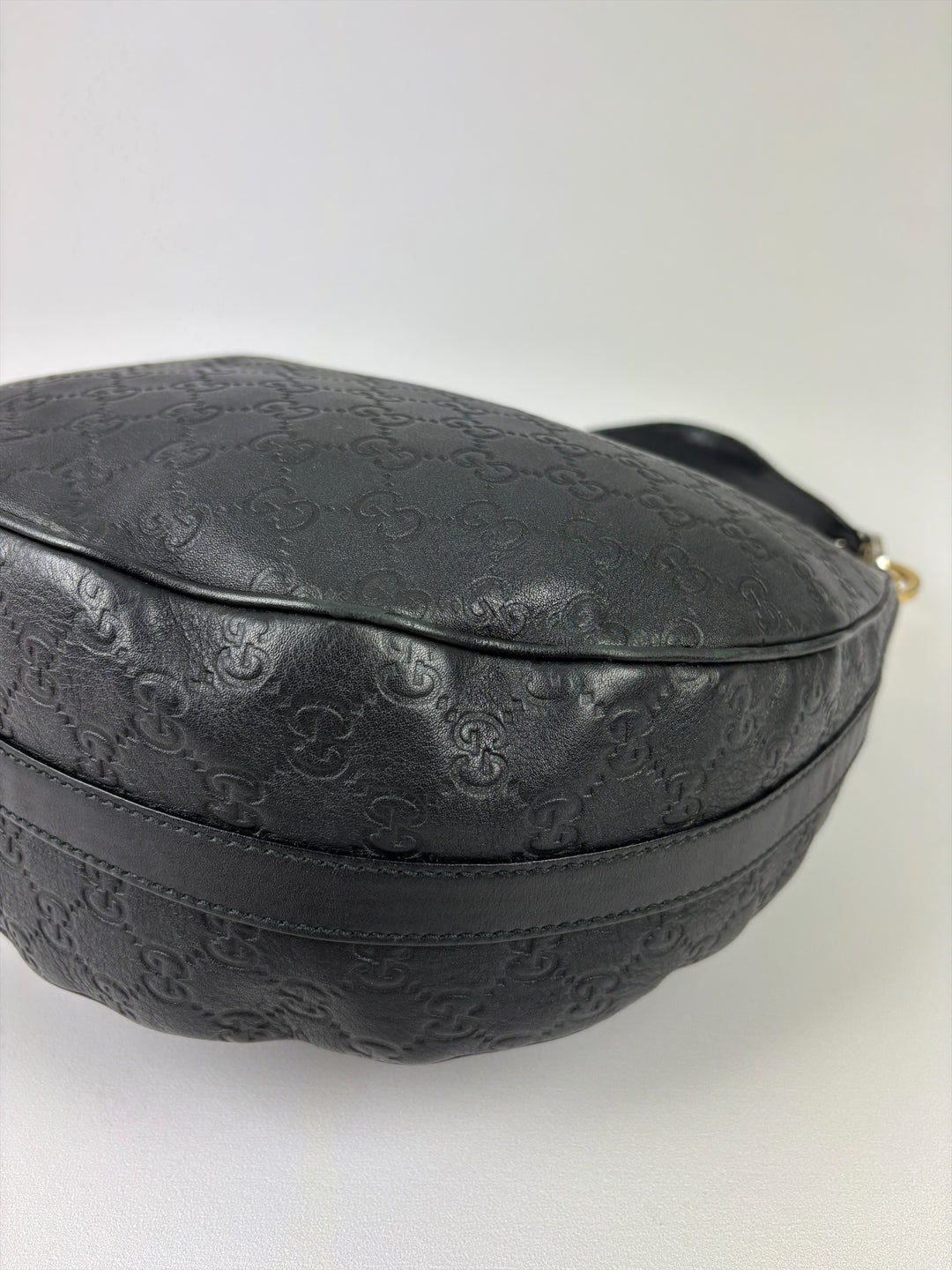Gucci Guccissima Leather GG Twins Hobo Shoulder Bag in Schwarz, Detailansicht 9