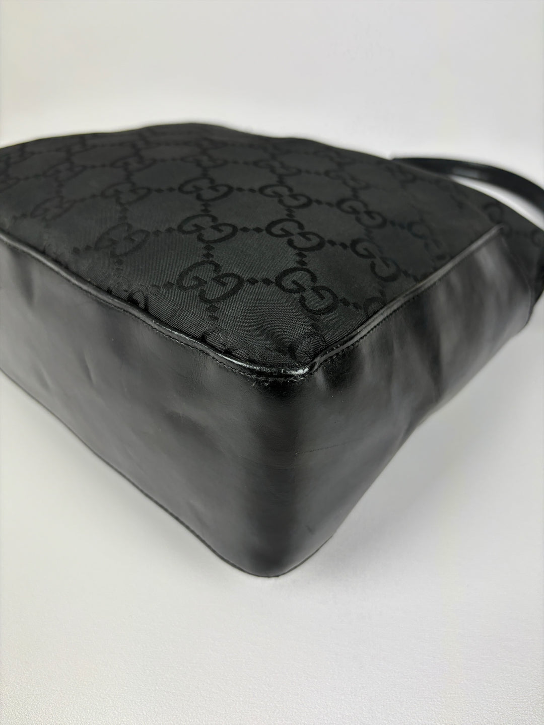Gucci GG Nylon Hobo Shoulder Bag in Schwarz, Detailansicht 9