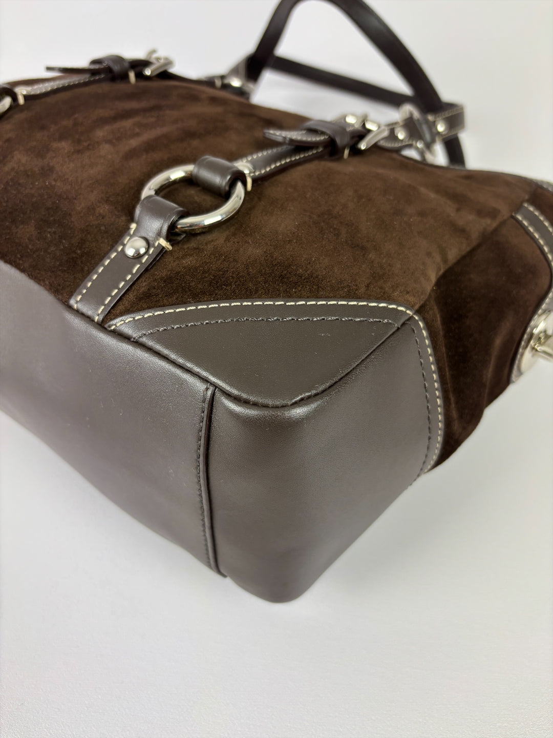 Coach Gallery Suede Tote Shoulder Bag in Dunkelbraun, Detailansicht 9