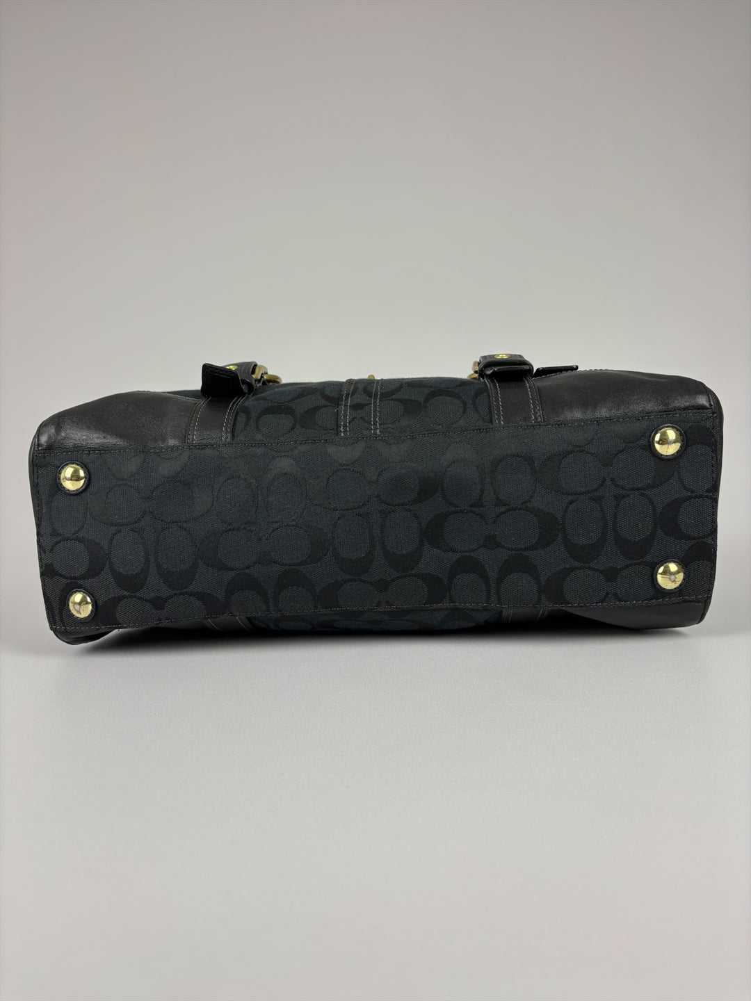 Coach Hampton Signature Flap Satchel Shoulder Bag in Schwarz, Detailansicht 9