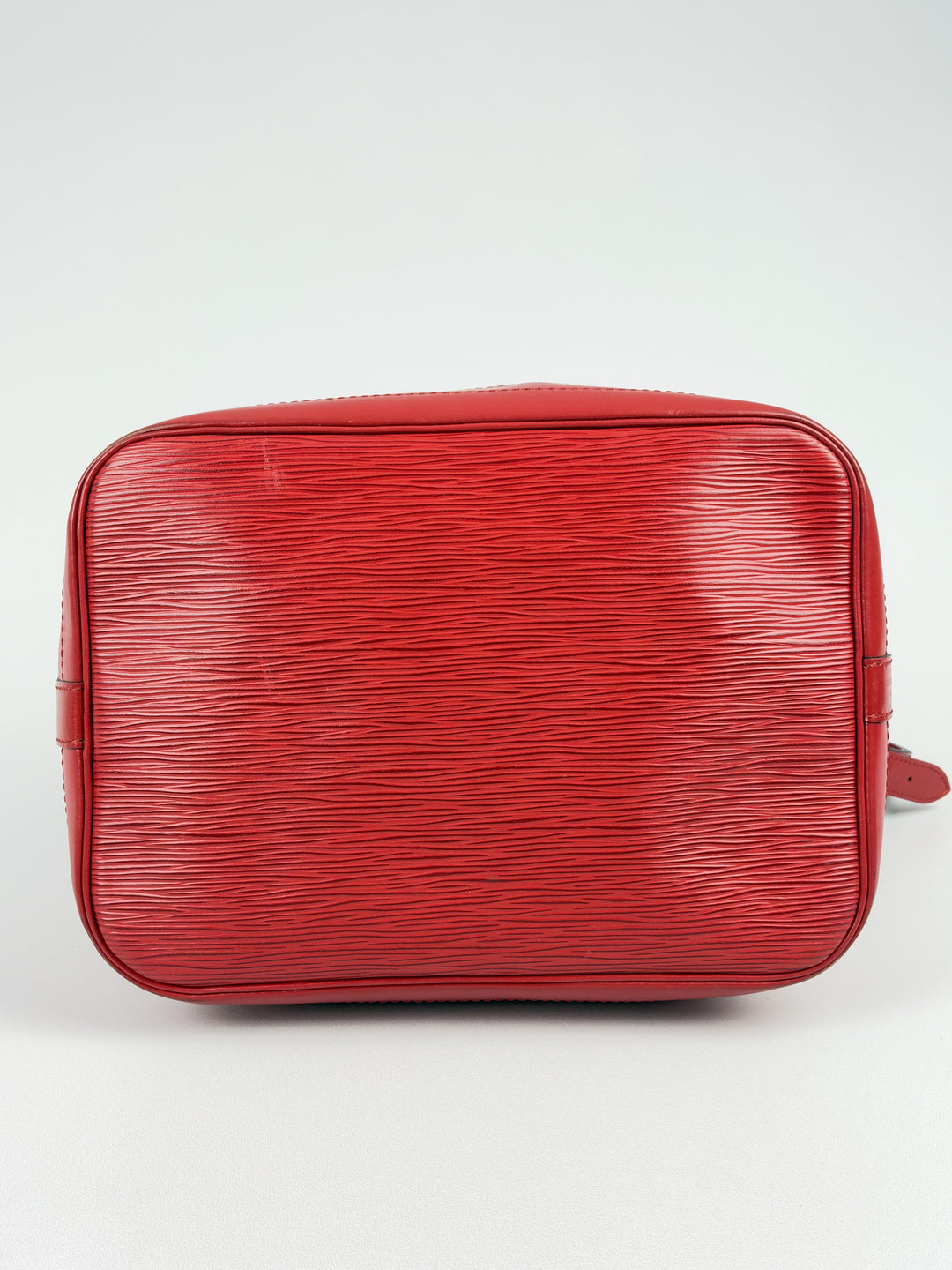 Louis Vuitton Epi Noé GM Shoulder Bag in Rot, Detailansicht 9