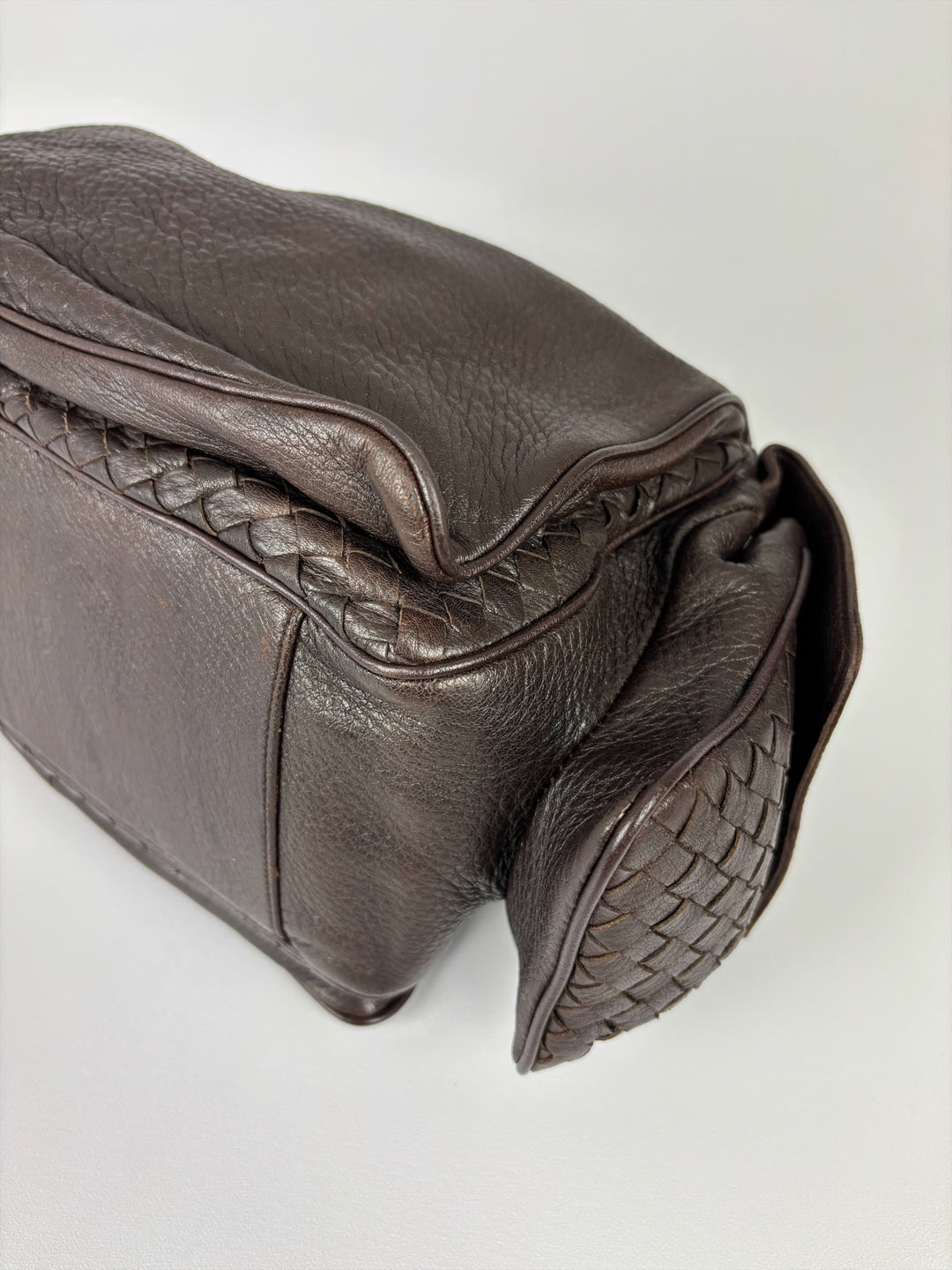 Bottega Veneta Intrecciato Cervo Leather Hobo Shoulder Bag in Dunkelbraun, Detailansicht 9