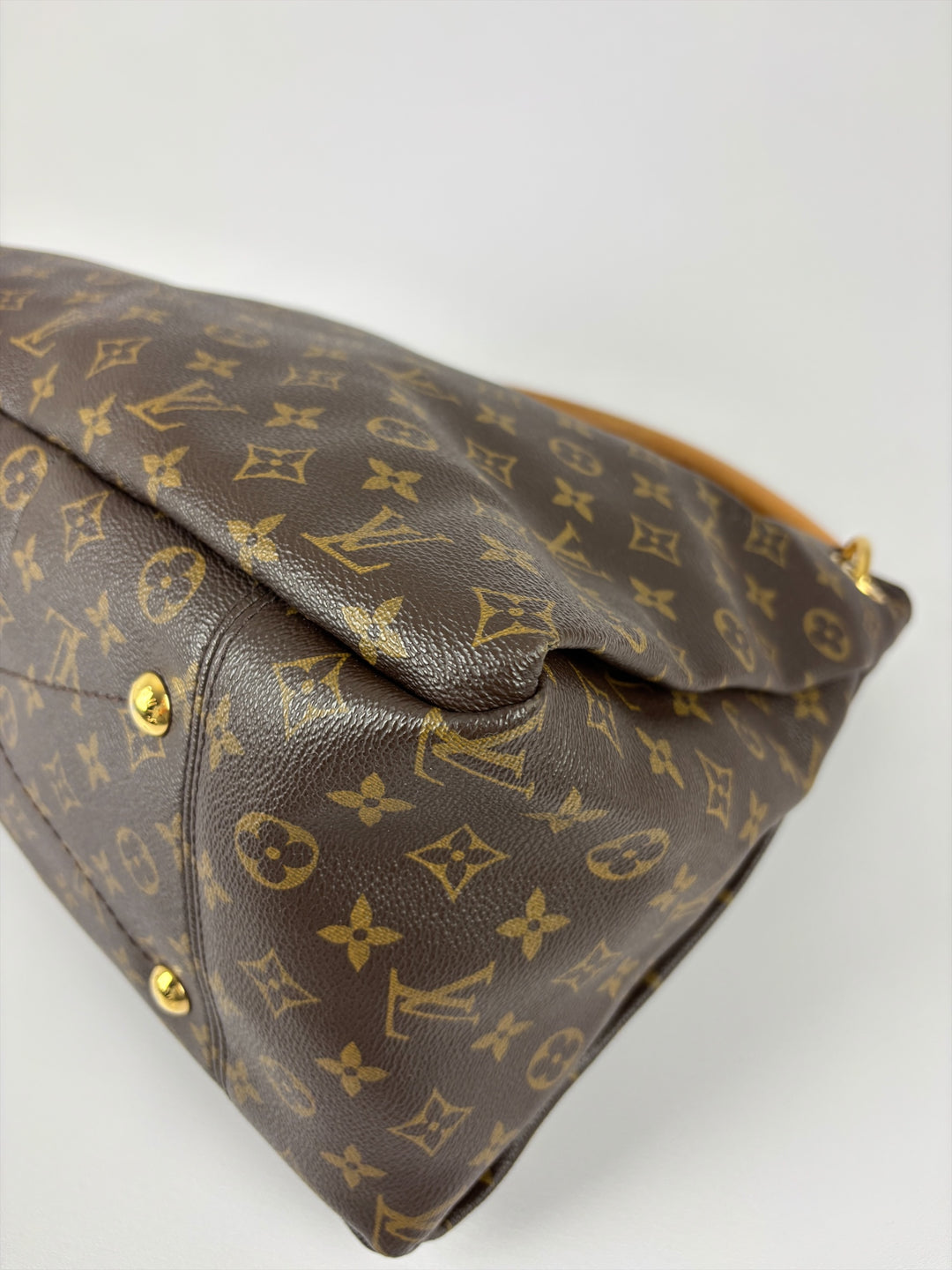 Louis Vuitton Monogram Artsy MM Shoulder Bag in Braun, Detailansicht 9