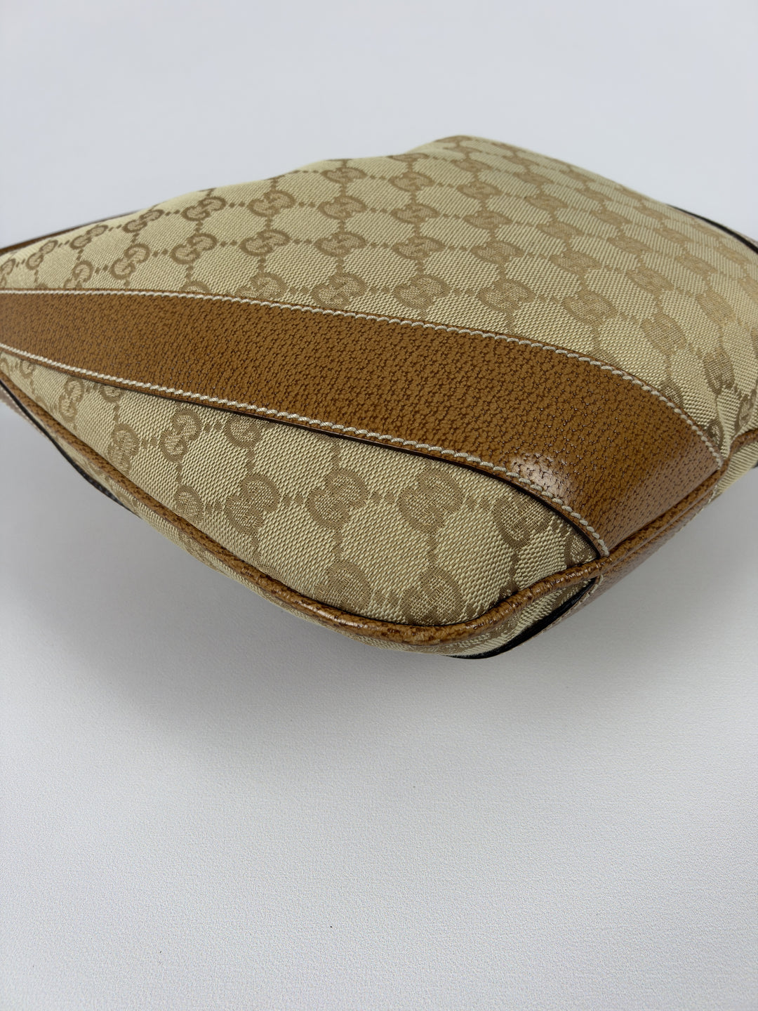 Gucci GG Canvas Small Hobo Shoulder Bag in Beige/Ebenholz, Detailansicht 9