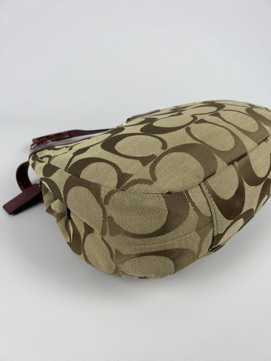 Coach Signature Triple Compartment Hobo Shoulder Bag in Khaki/Braun, Detailansicht 9